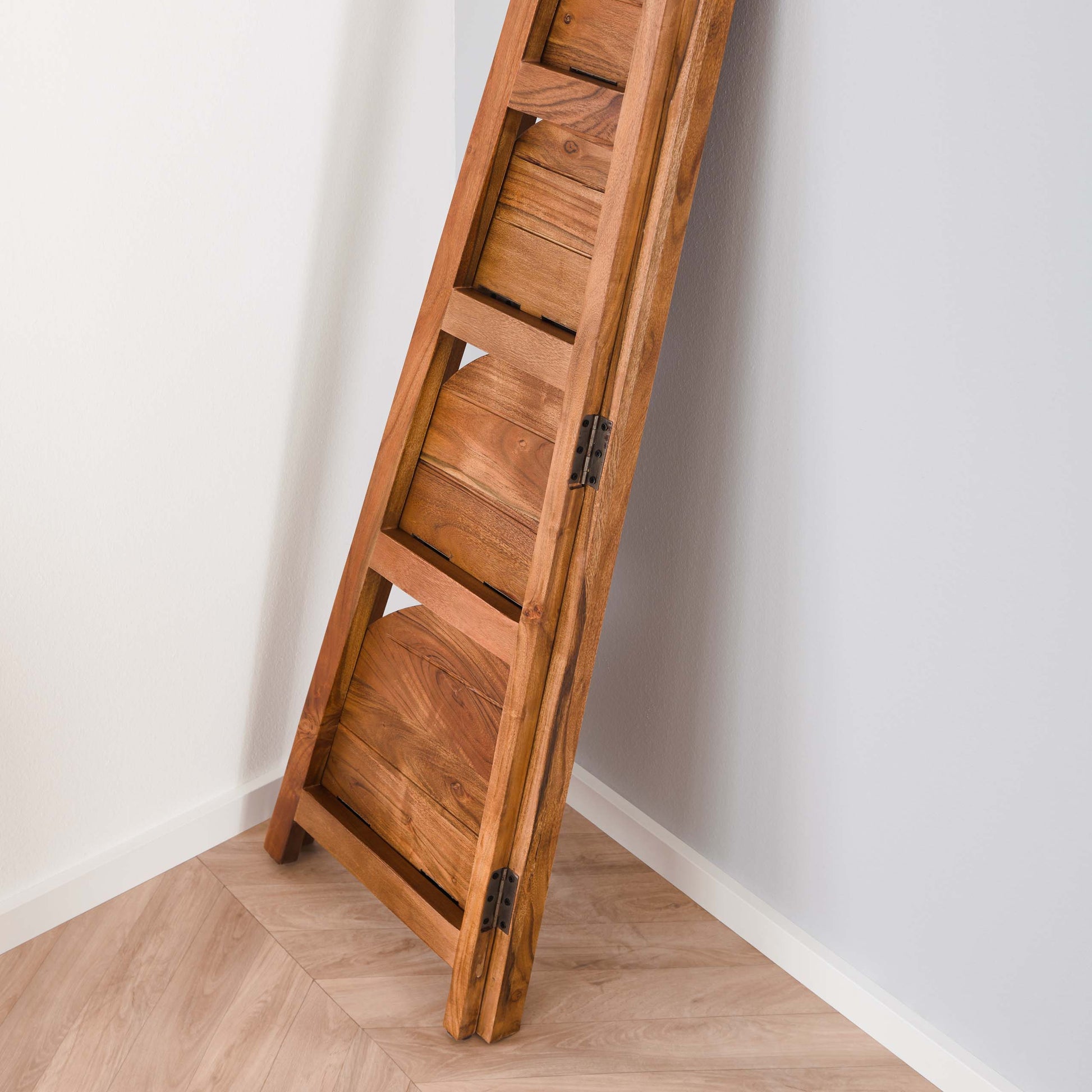 Wandschrank – 64×44×148 cm – Massiv Akazie sand | Modell N0018