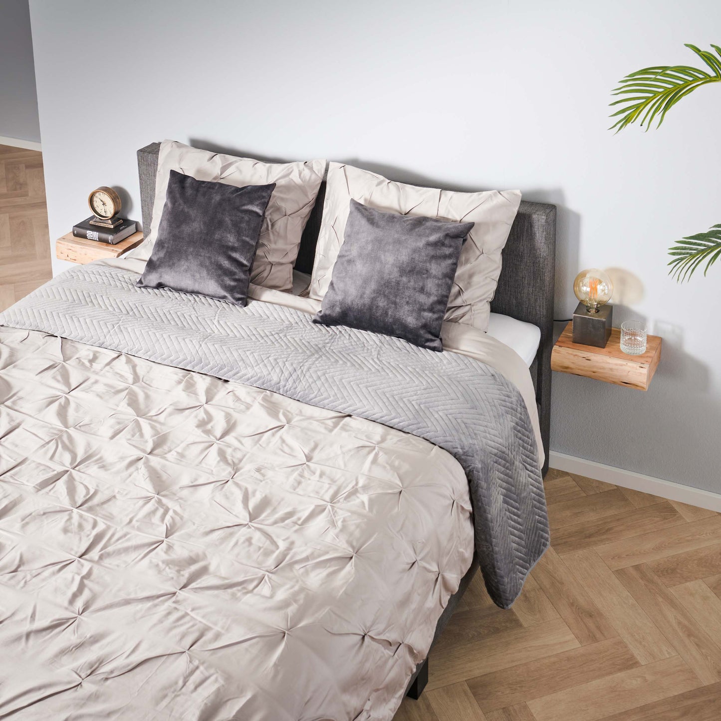 Nachttisch – 30×20×8 cm – Massiv Akazie | Modell N0025