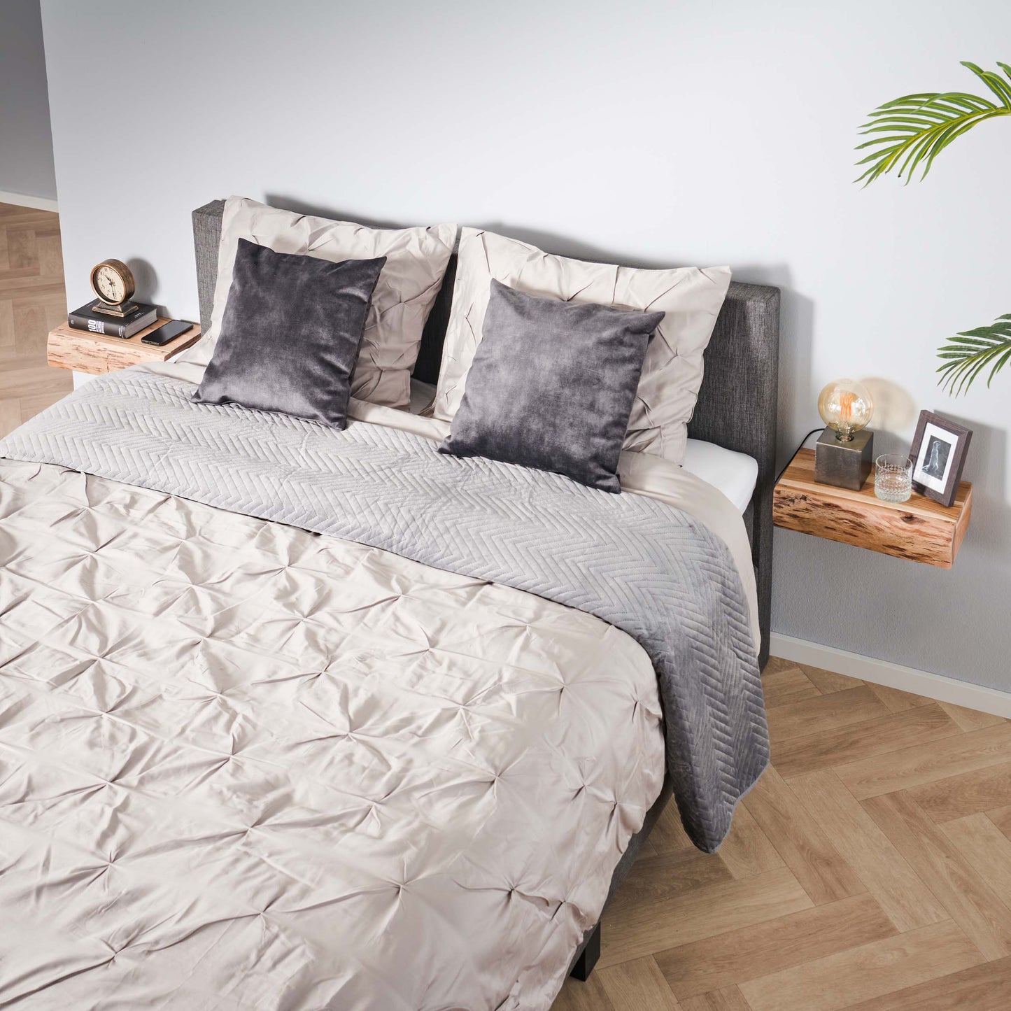 Nachttisch – 40×20×10 cm – Massiv Akazie | Modell N0026