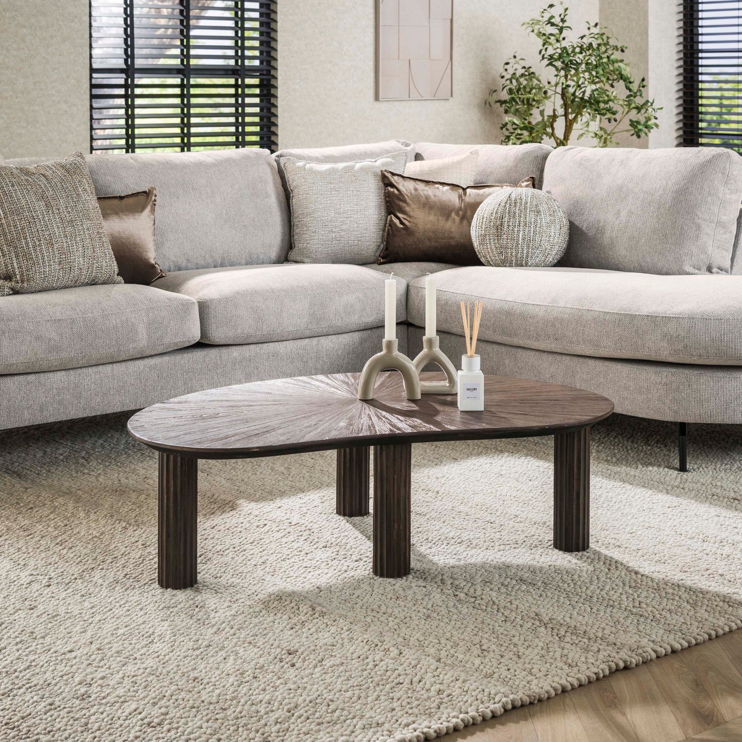 Couchtisch – nierenförmig – 110×68×36 cm – Massiv Teak Espresso | Modell N0109