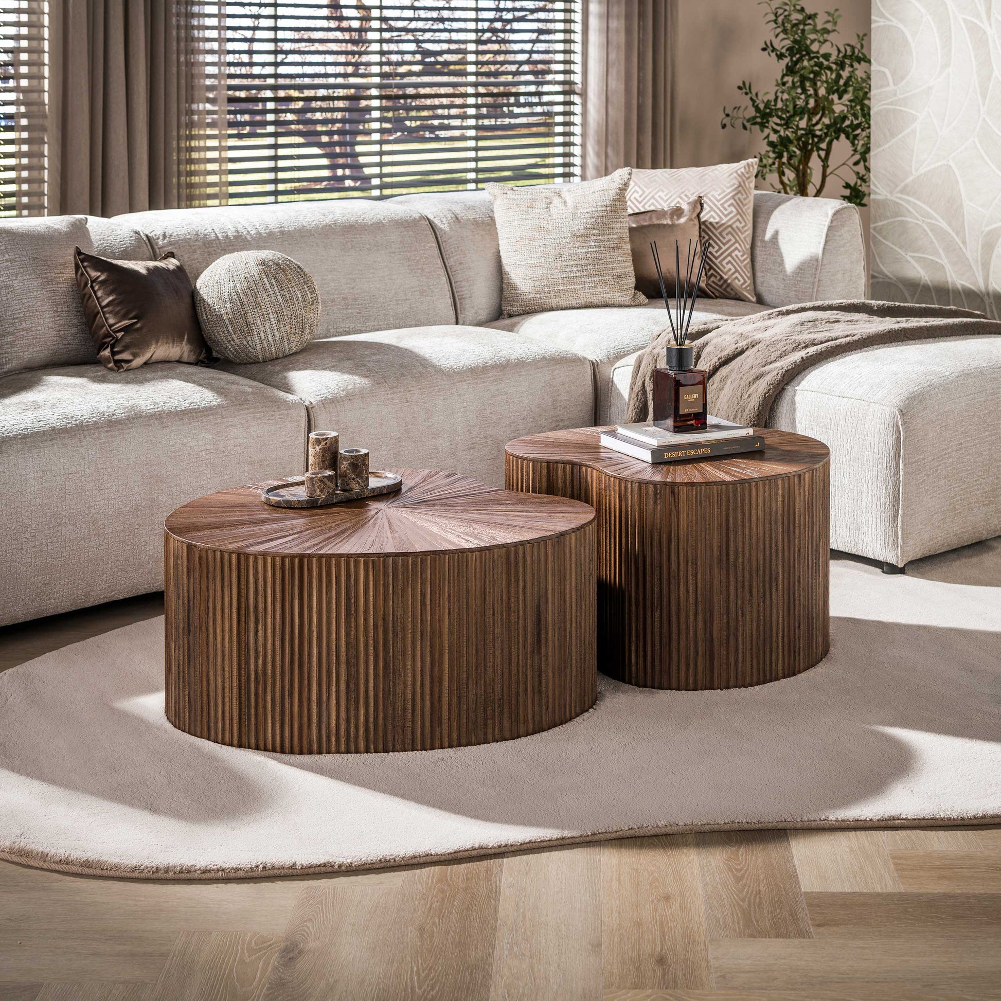 Couchtisch – nierenförmig – 81×66×37 cm – Massiv Teak Espresso | Modell N0115