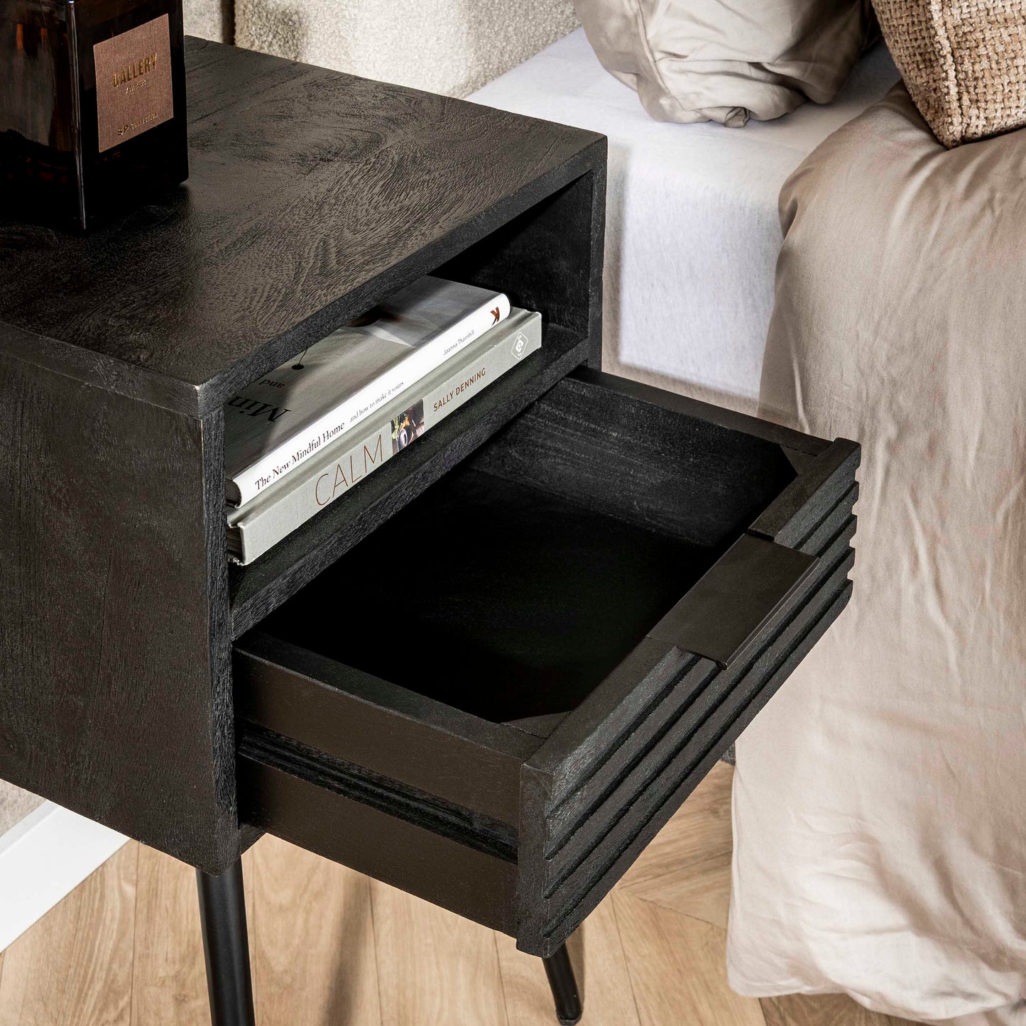 Nachttisch – 35×35×60 cm – Massiv Mango schwarz | Modell N0122