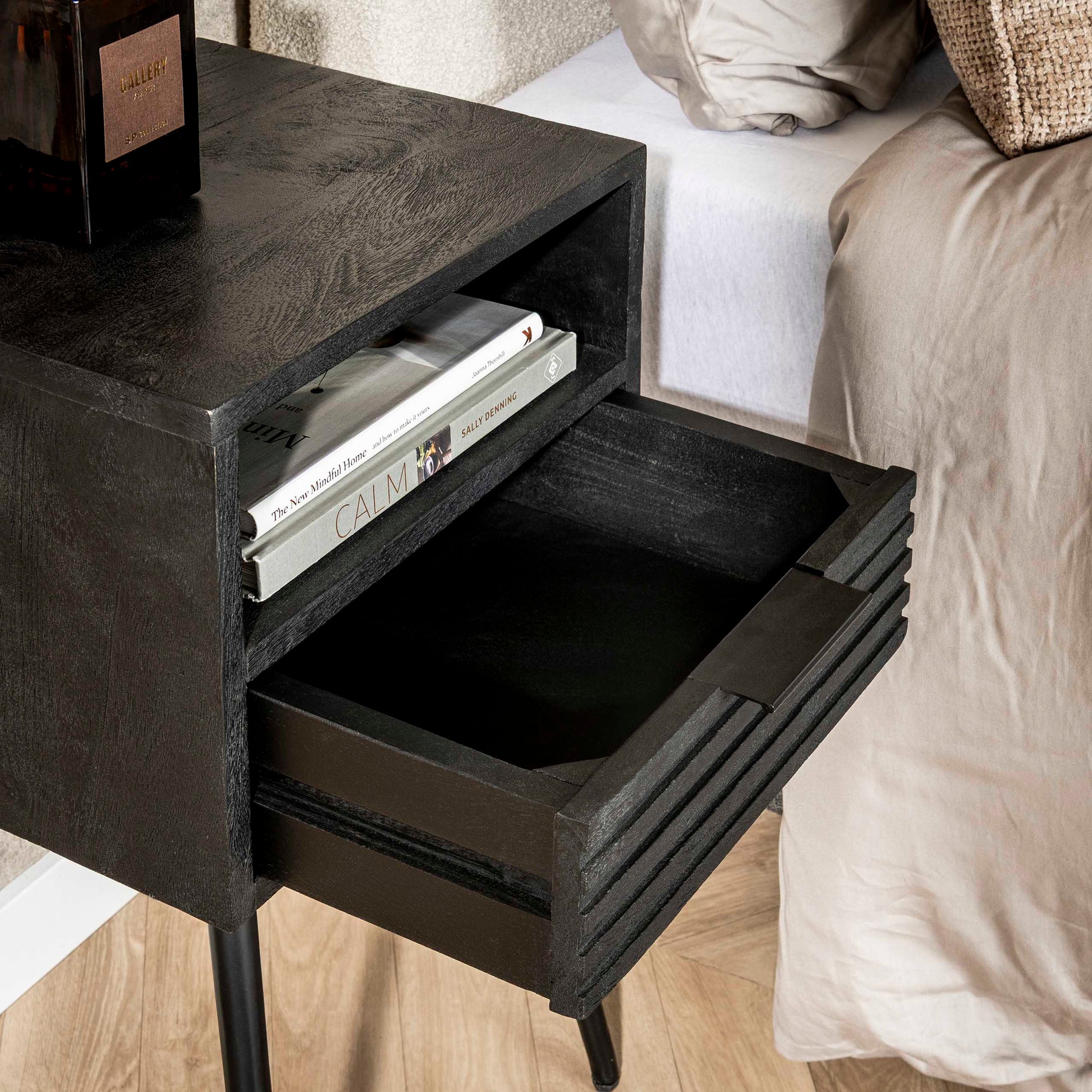 Nachttisch – 35×35×60 cm – Massiv Mango schwarz | Modell N0122