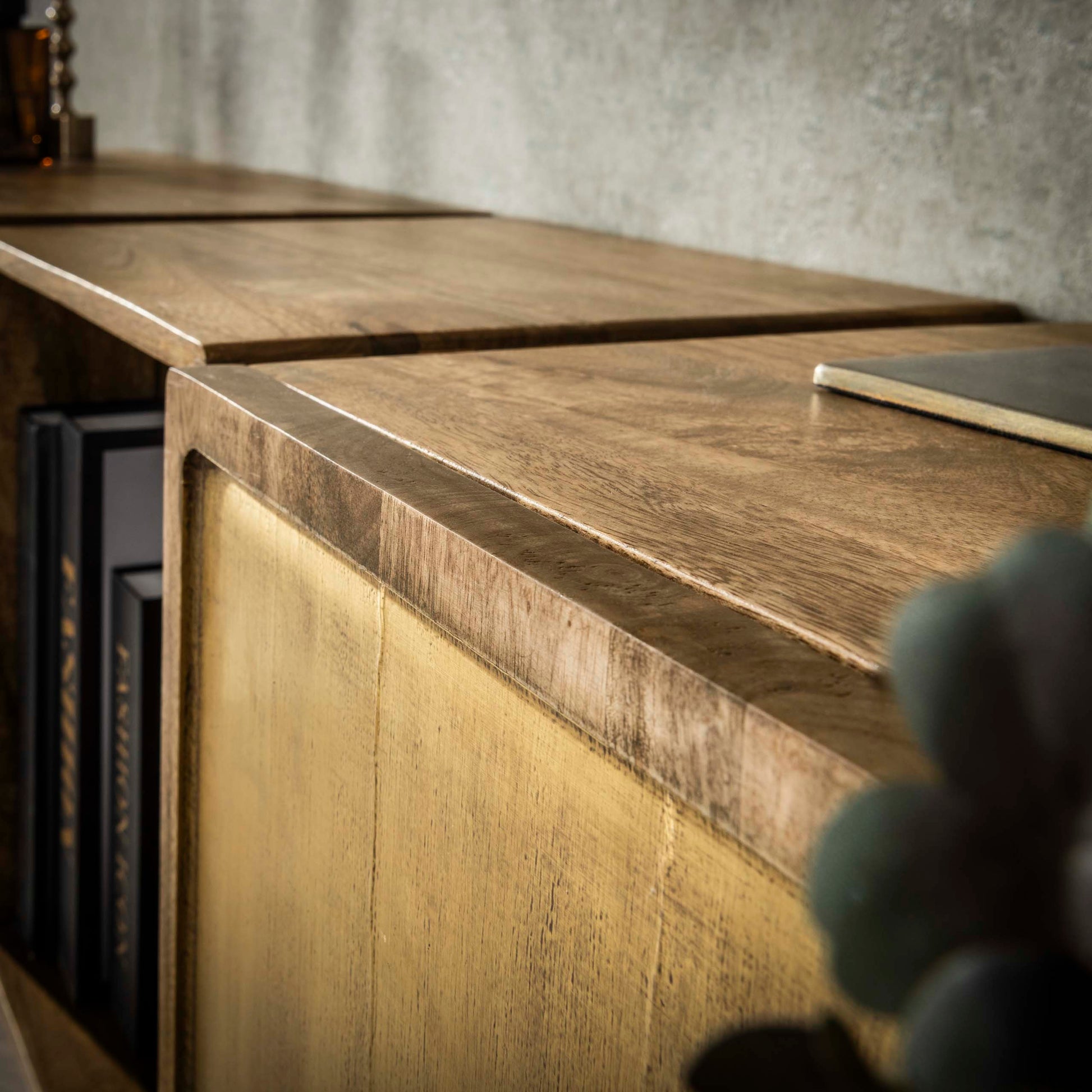 Hängeschrank – 169×36×41 cm – Massiv Mango sand | Modell N0127