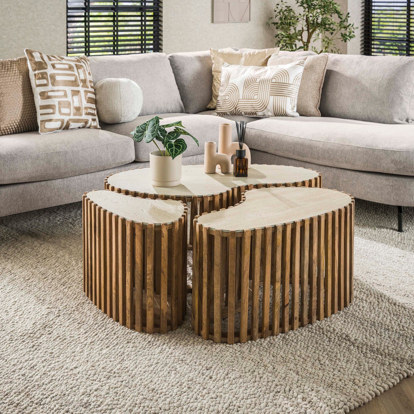 Couchtisch – nierenförmig – 90×52×40 cm – Massiv Mango sand | Modell N0129