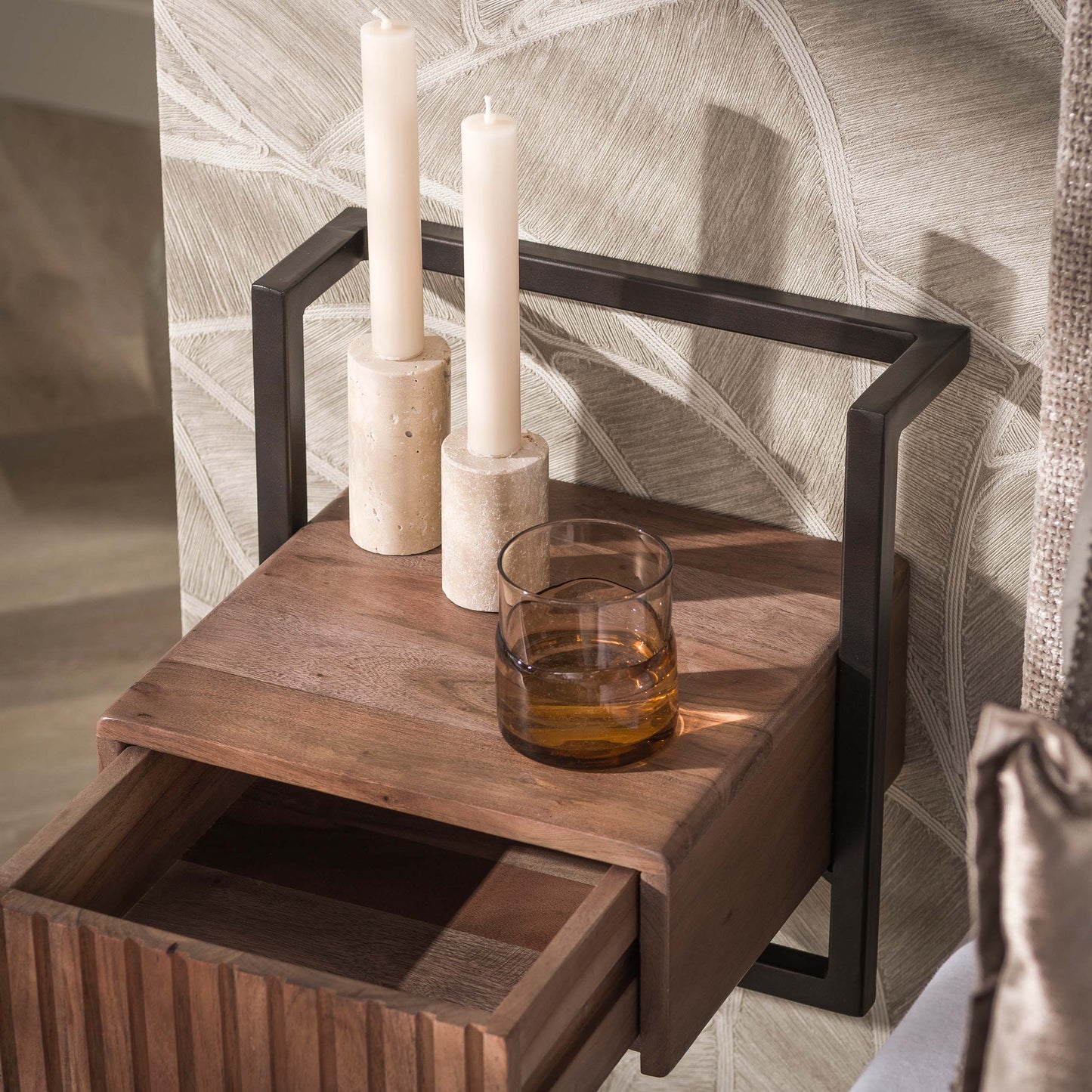 Nachttisch – 34×30×34 cm – Massiv Akazie braun | Modell N0138