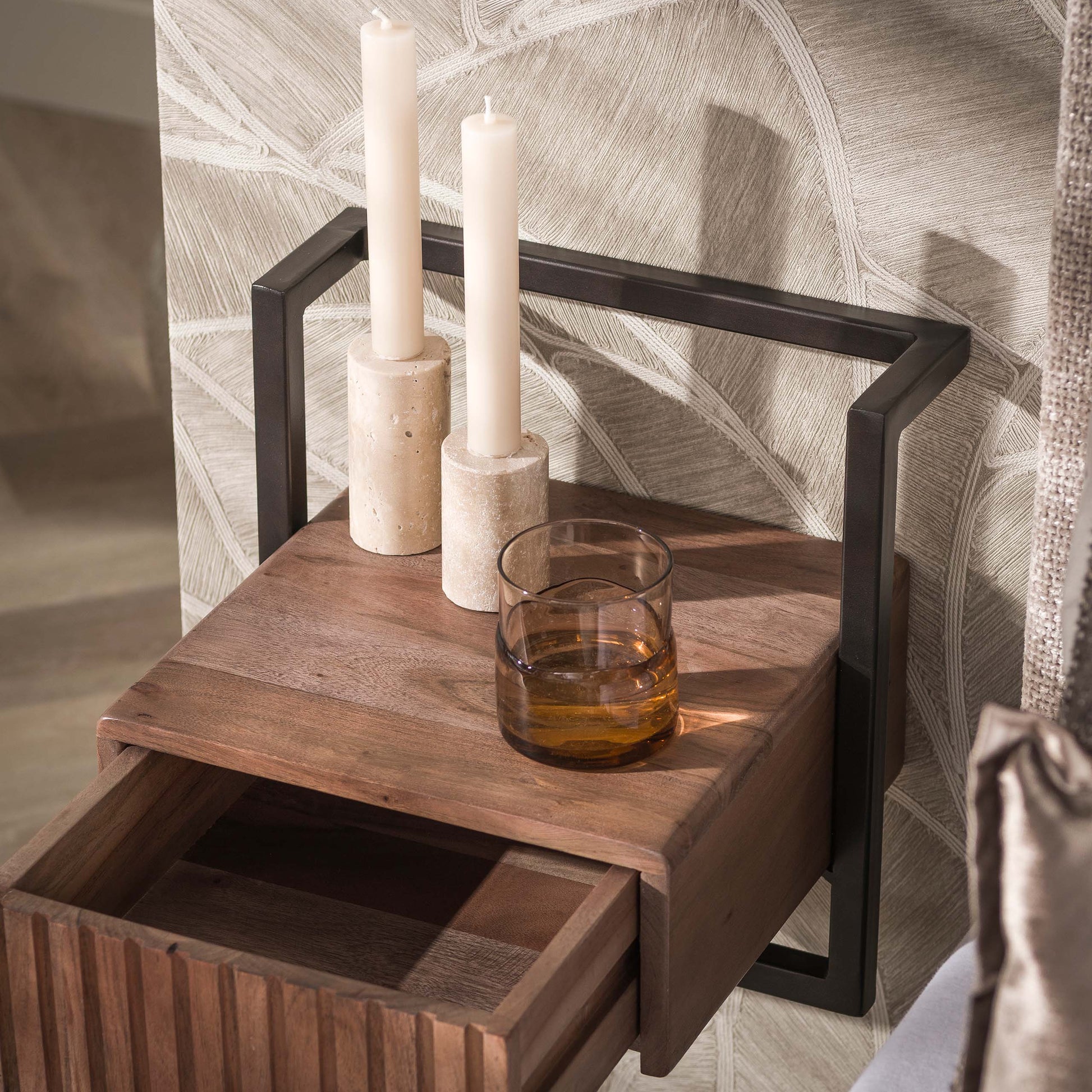 Nachttisch – 34×30×34 cm – Massiv Akazie braun | Modell N0138