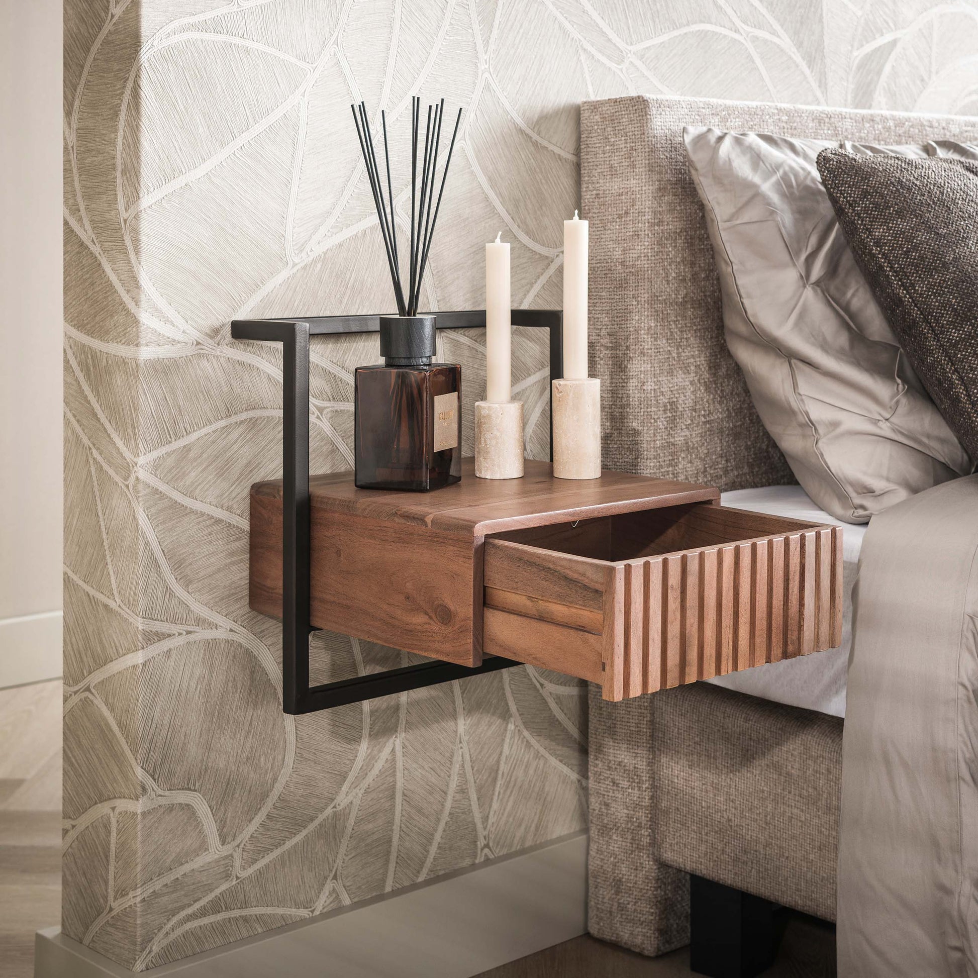 Nachttisch – 39×35×39 cm – Massiv Akazie braun | Modell N0139