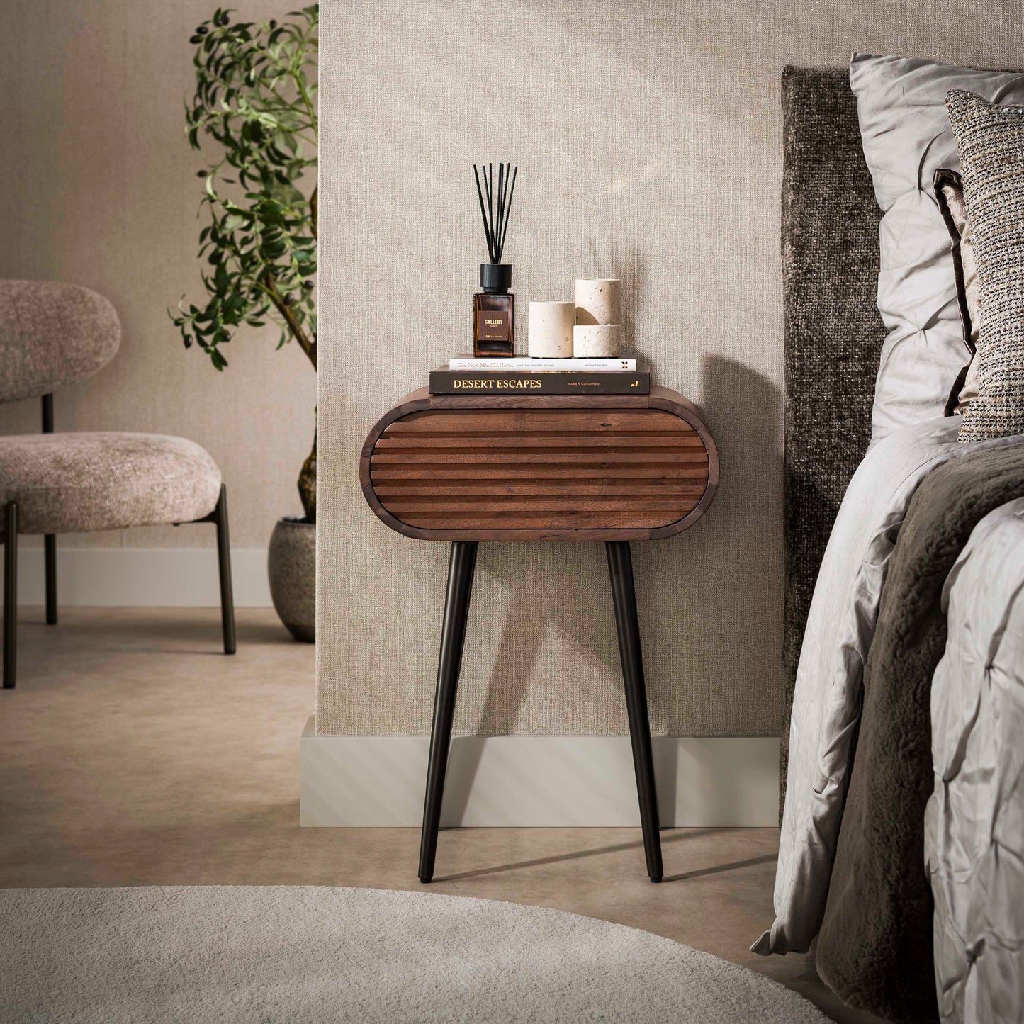 Nachttisch – oval – 45×30×60 cm – Massiv Akazie braun | Modell N0143