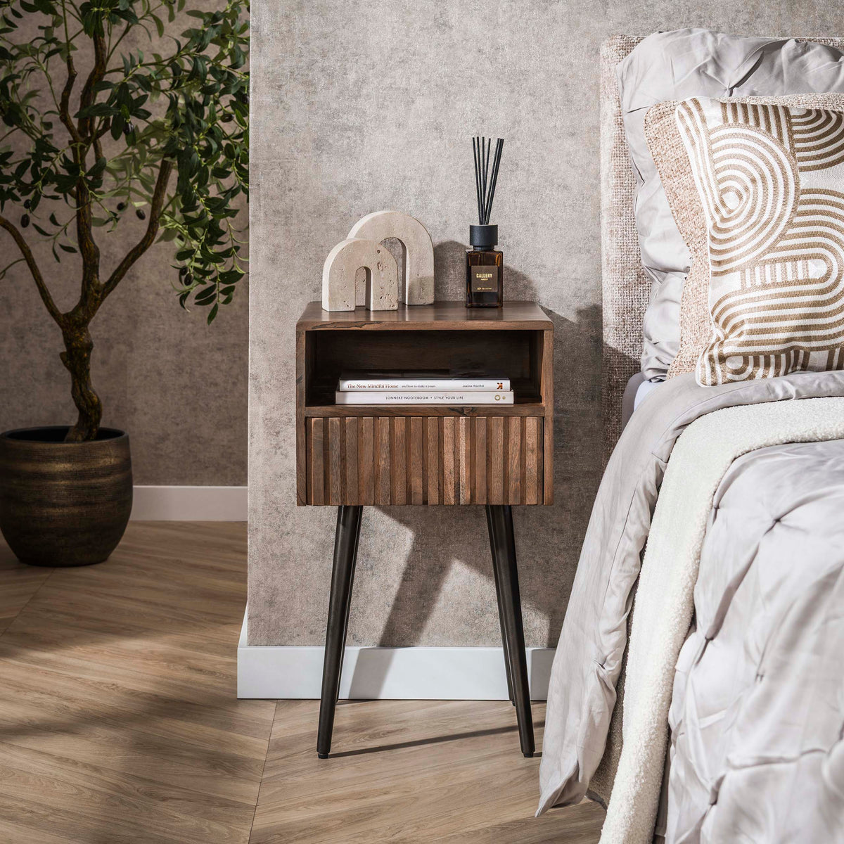 Nachttisch – 35×35×61 cm – Massiv Akazie braun | Modell N0147