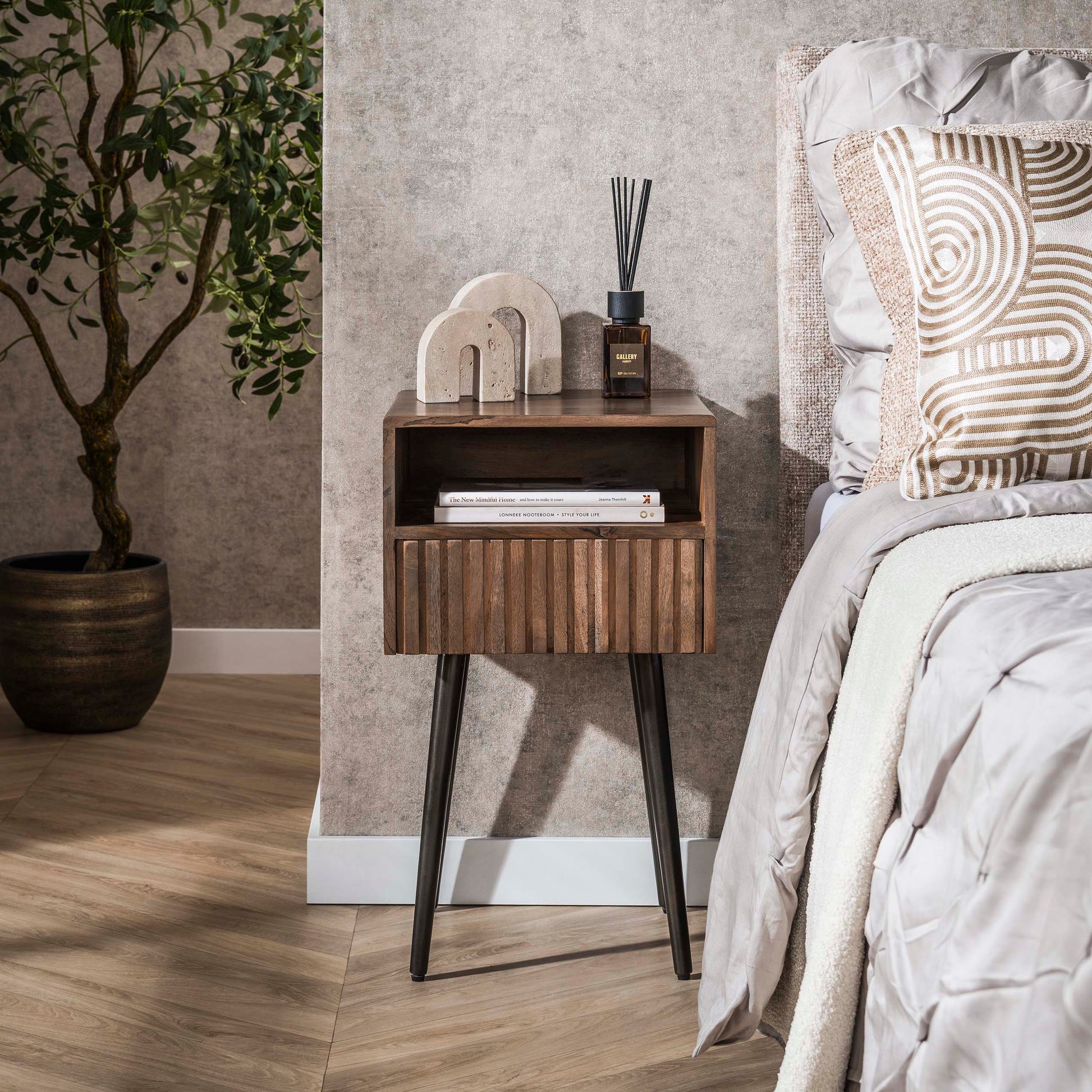 Nachttisch – 35×35×61 cm – Massiv Akazie braun | Modell N0147