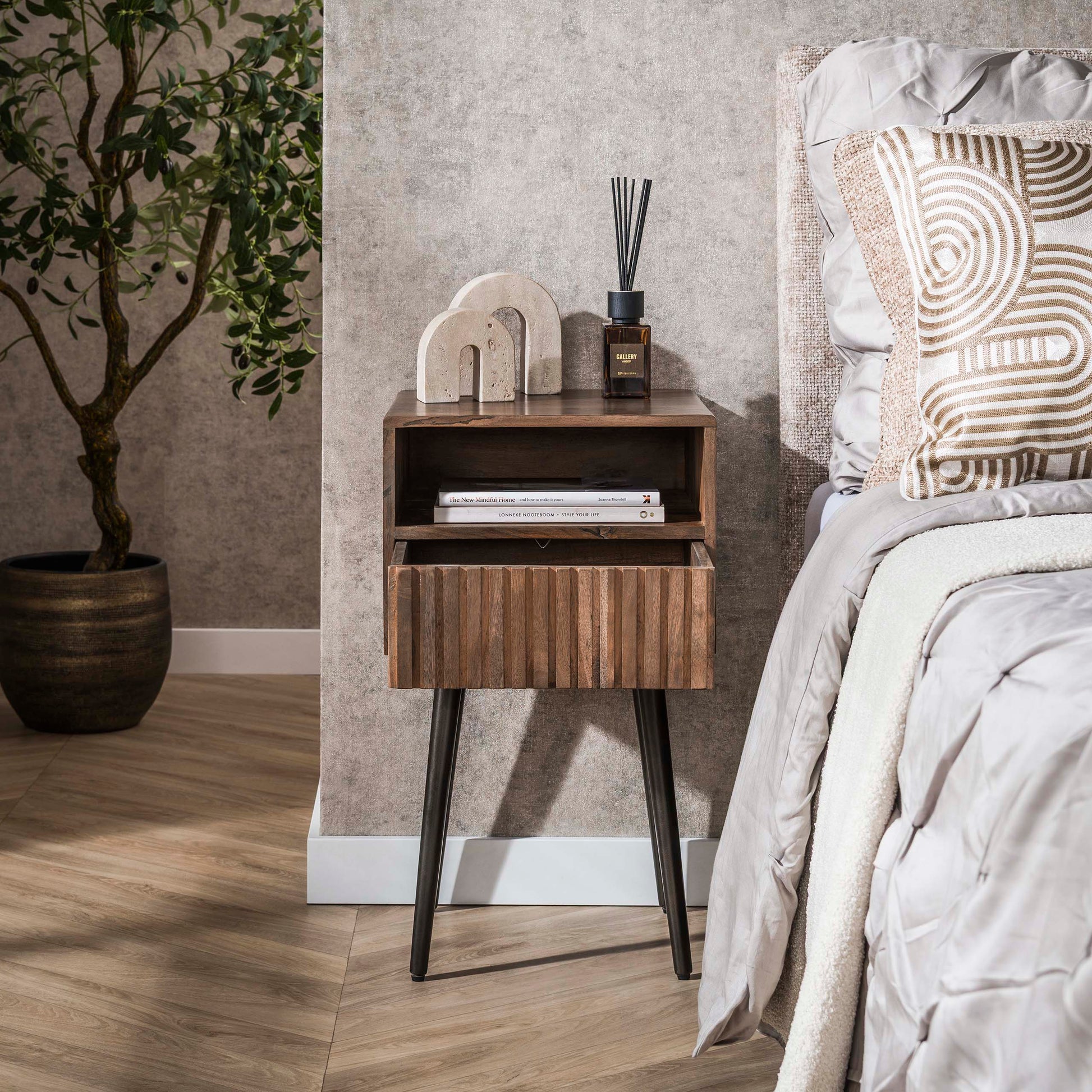 Nachttisch – 35×35×61 cm – Massiv Akazie braun | Modell N0147