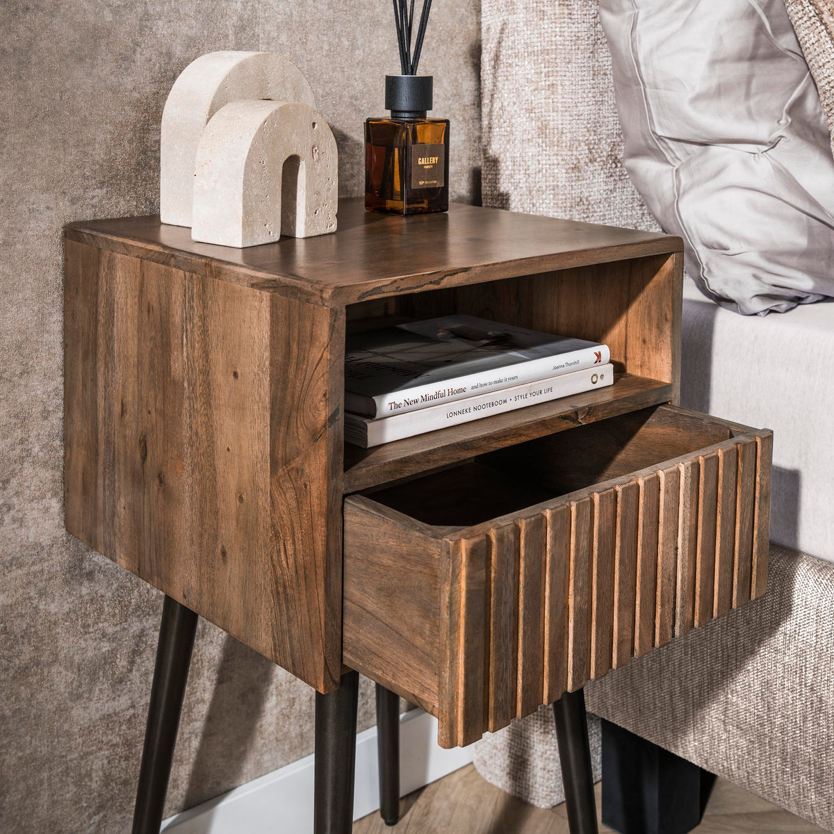 Nachttisch – 35×35×61 cm – Massiv Akazie braun | Modell N0147