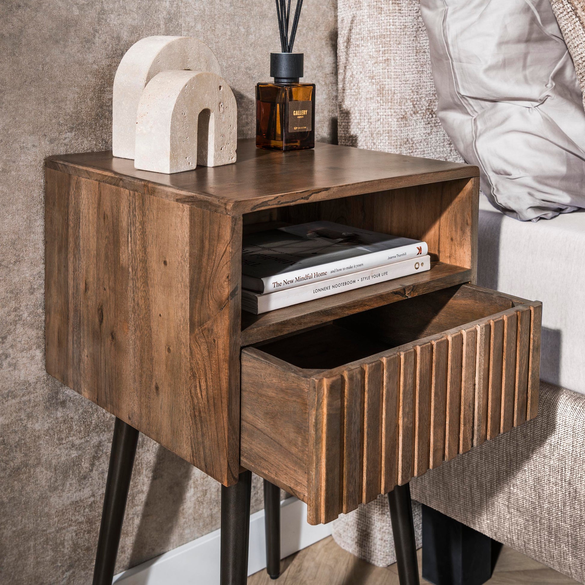Nachttisch – 35×35×61 cm – Massiv Akazie braun | Modell N0147