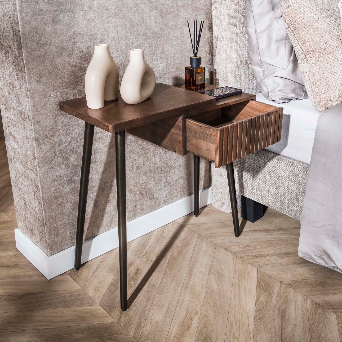 Nachttisch – 60×30×61 cm – Massiv Akazie braun | Modell N0148