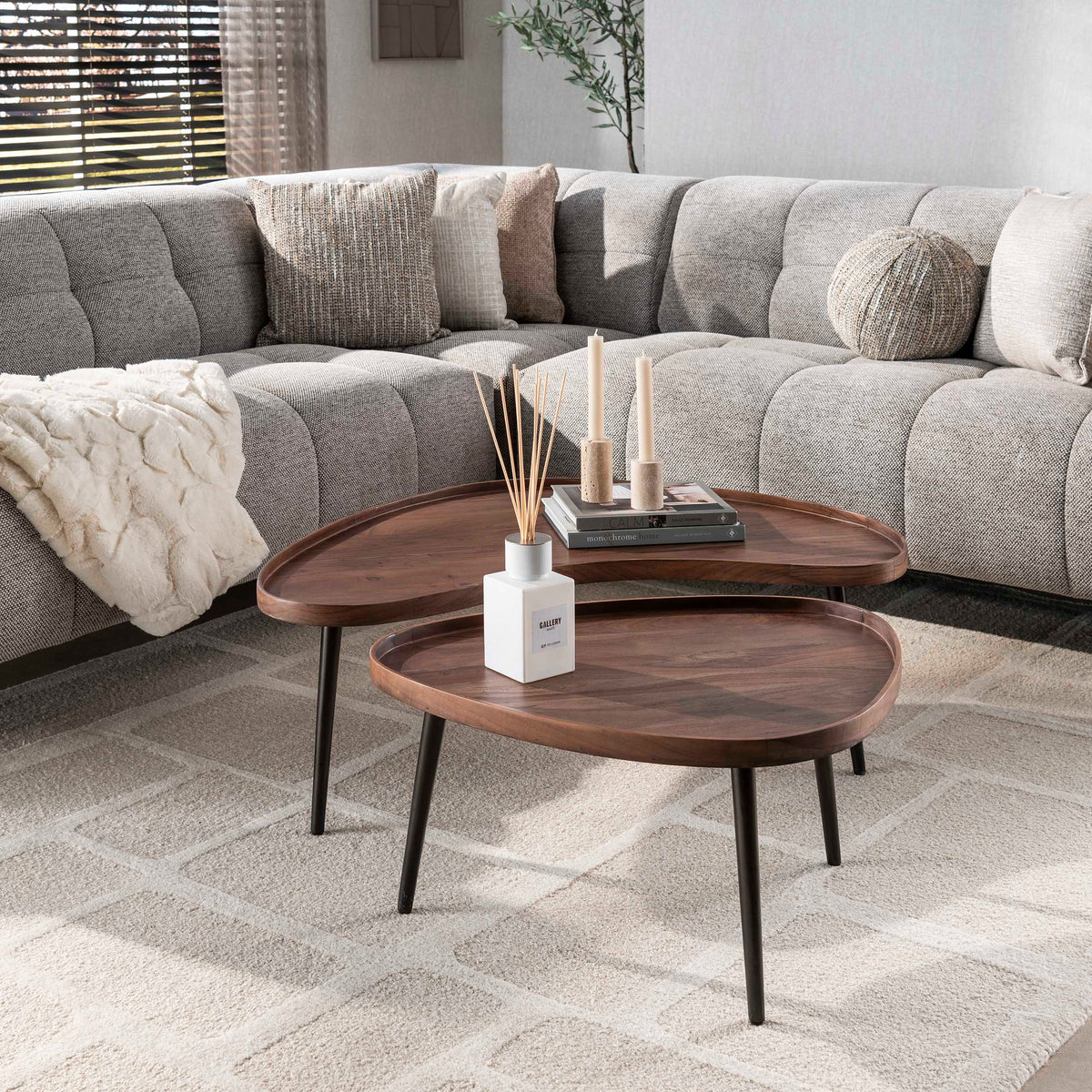 Couchtisch – organisch – 103×55×37 cm – Massiv Akazie braun | Modell N0151