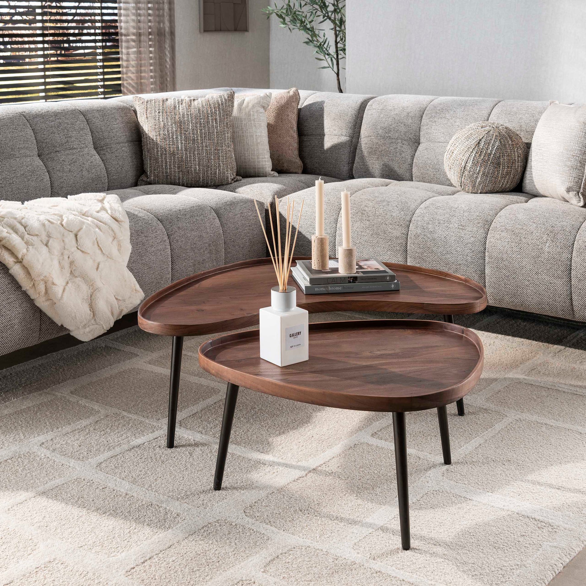 Couchtisch – organisch – 103×55×37 cm – Massiv Akazie braun | Modell N0151