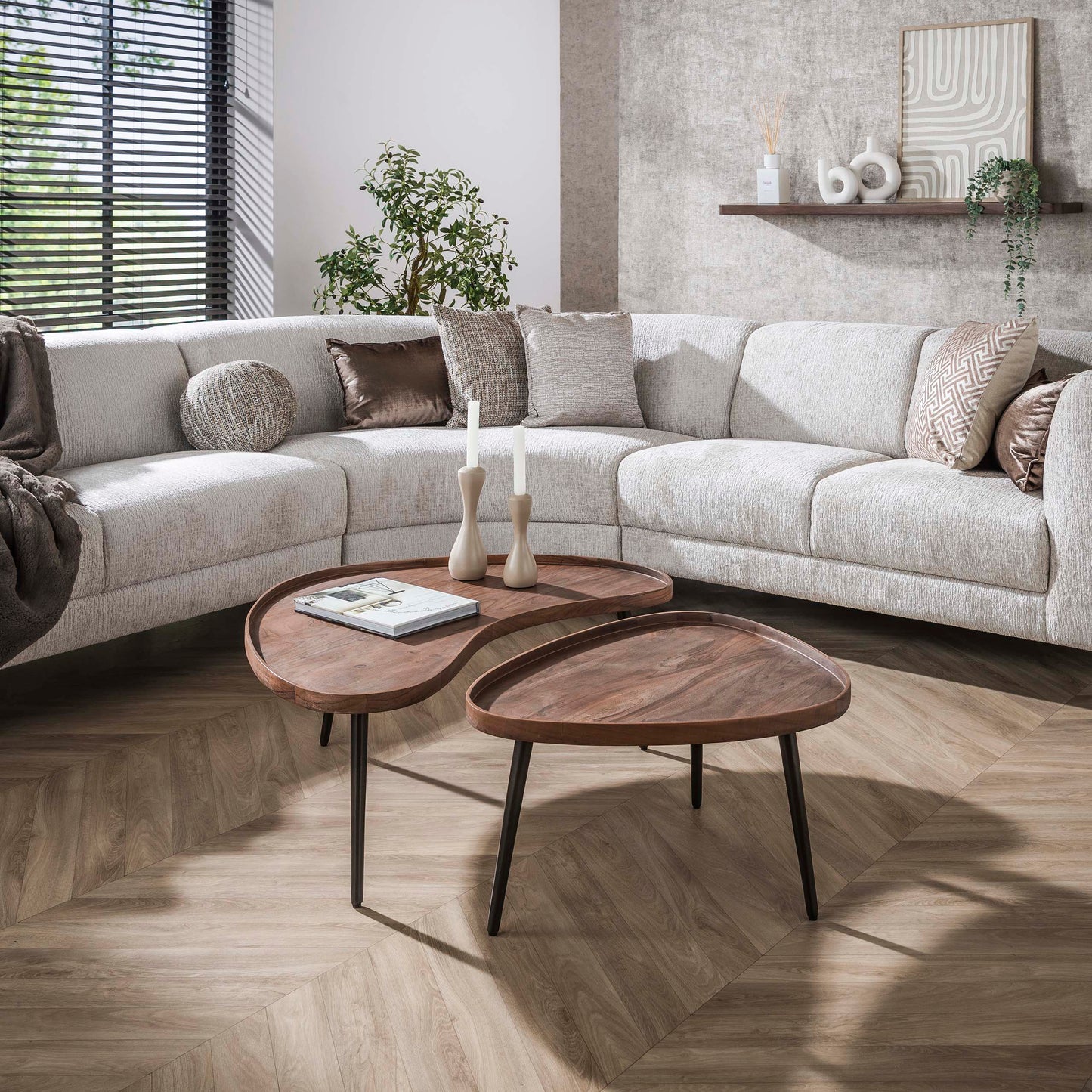 Couchtisch – organisch – 103×55×37 cm – Massiv Akazie braun | Modell N0151