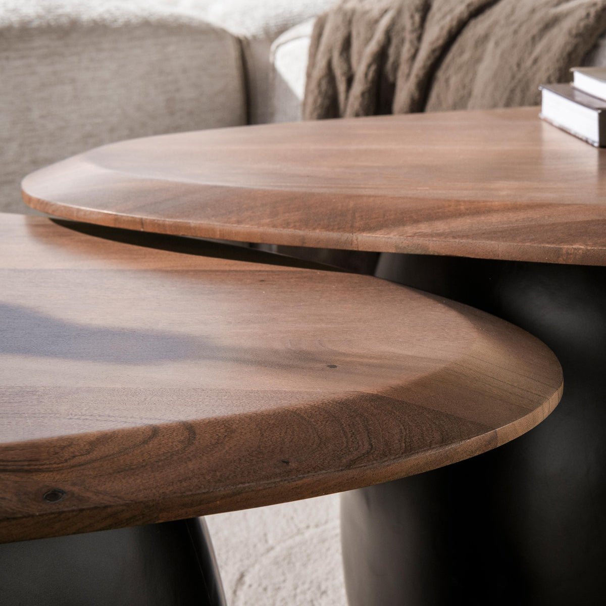 Couchtisch – 92×72×41 cm – Massiv Akazie braun | Modell N0153