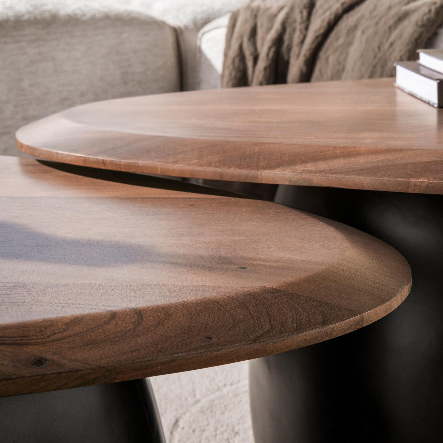 Couchtisch – 92×72×41 cm – Massiv Akazie braun | Modell N0153