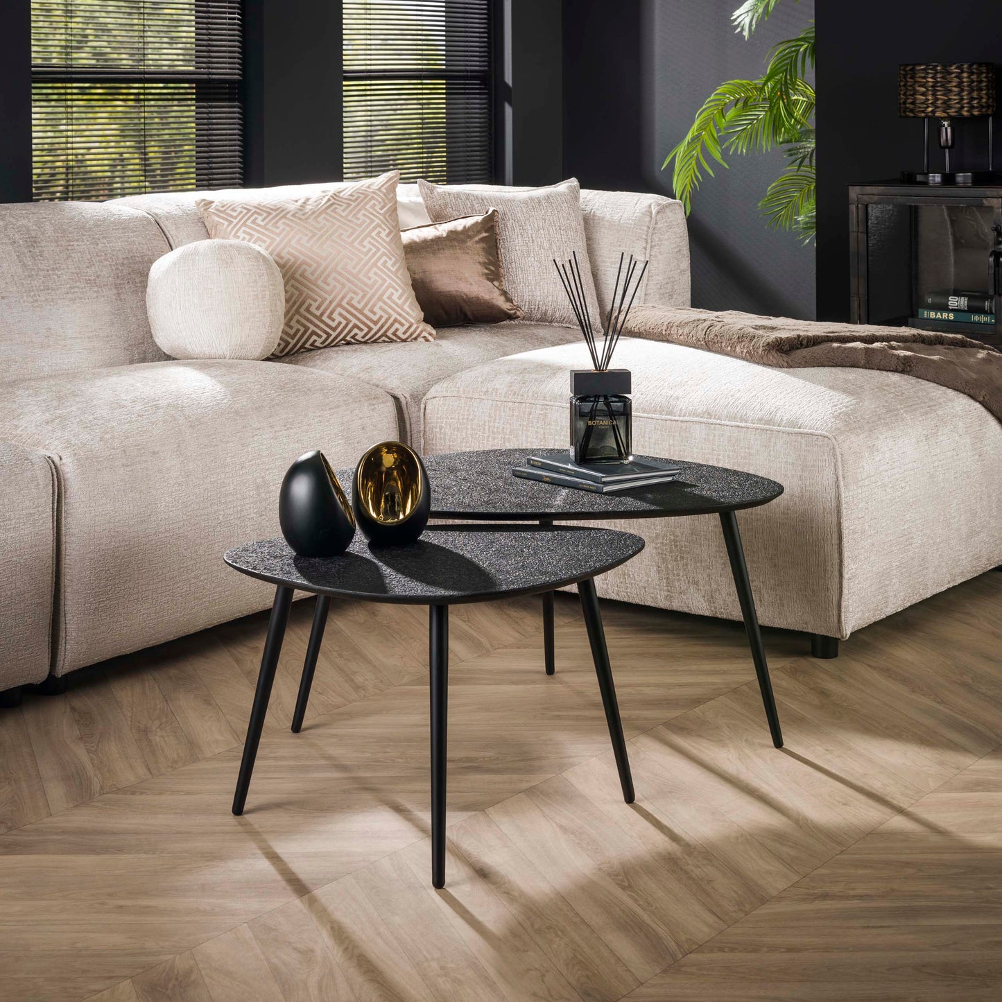 Couchtisch – organisch – 80×59×41 cm – Grau | Modell N0183