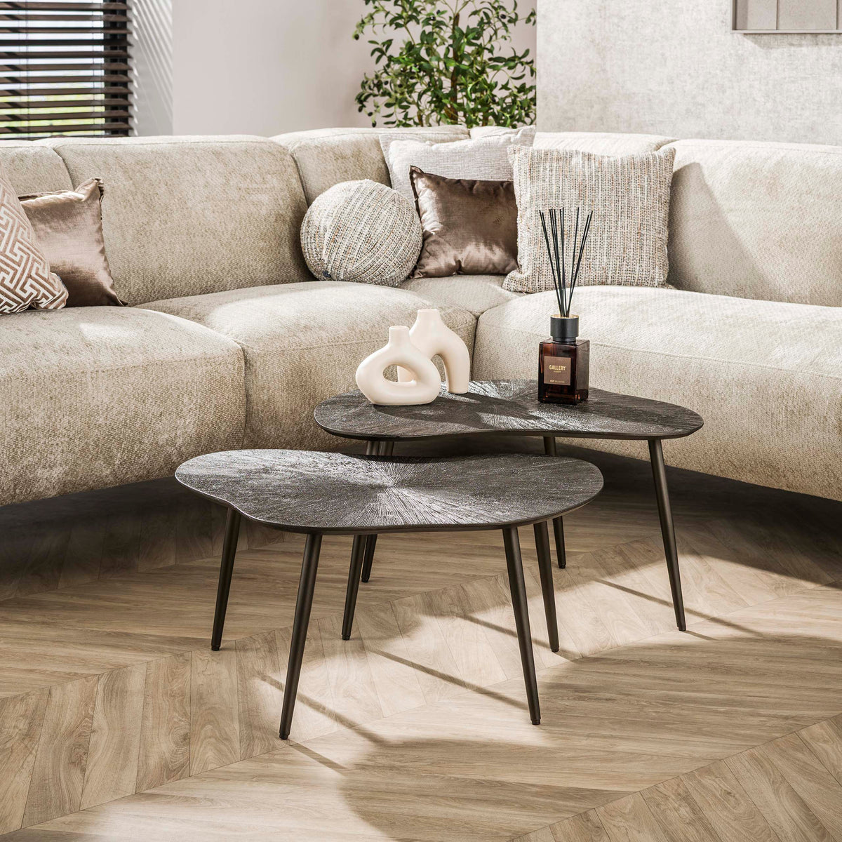 Couchtisch – organisch – 76×62×41 cm – Dunkelbraunes Bronze | Modell N0198