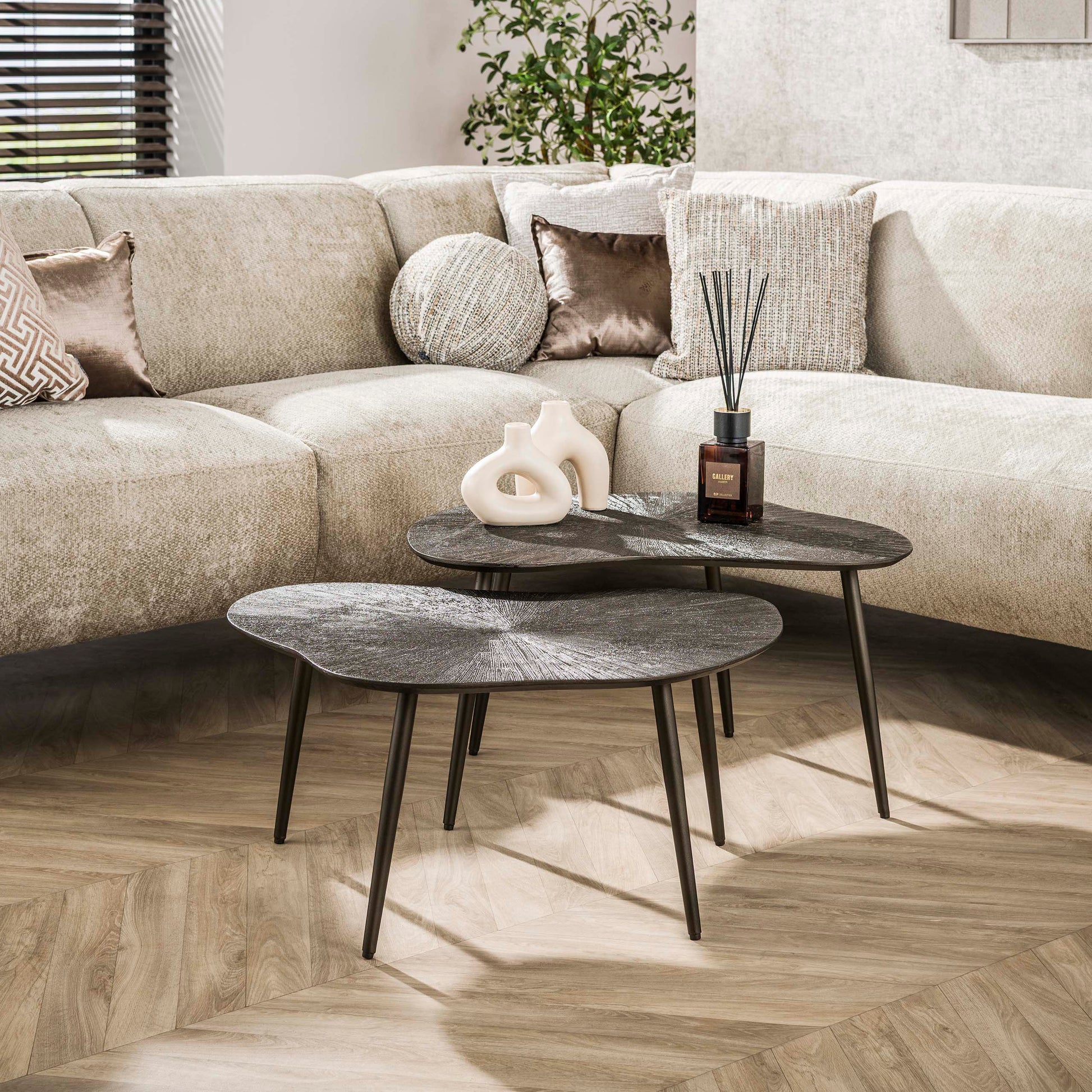 Couchtisch – organisch – 76×62×41 cm – Dunkelbraunes Bronze | Modell N0198