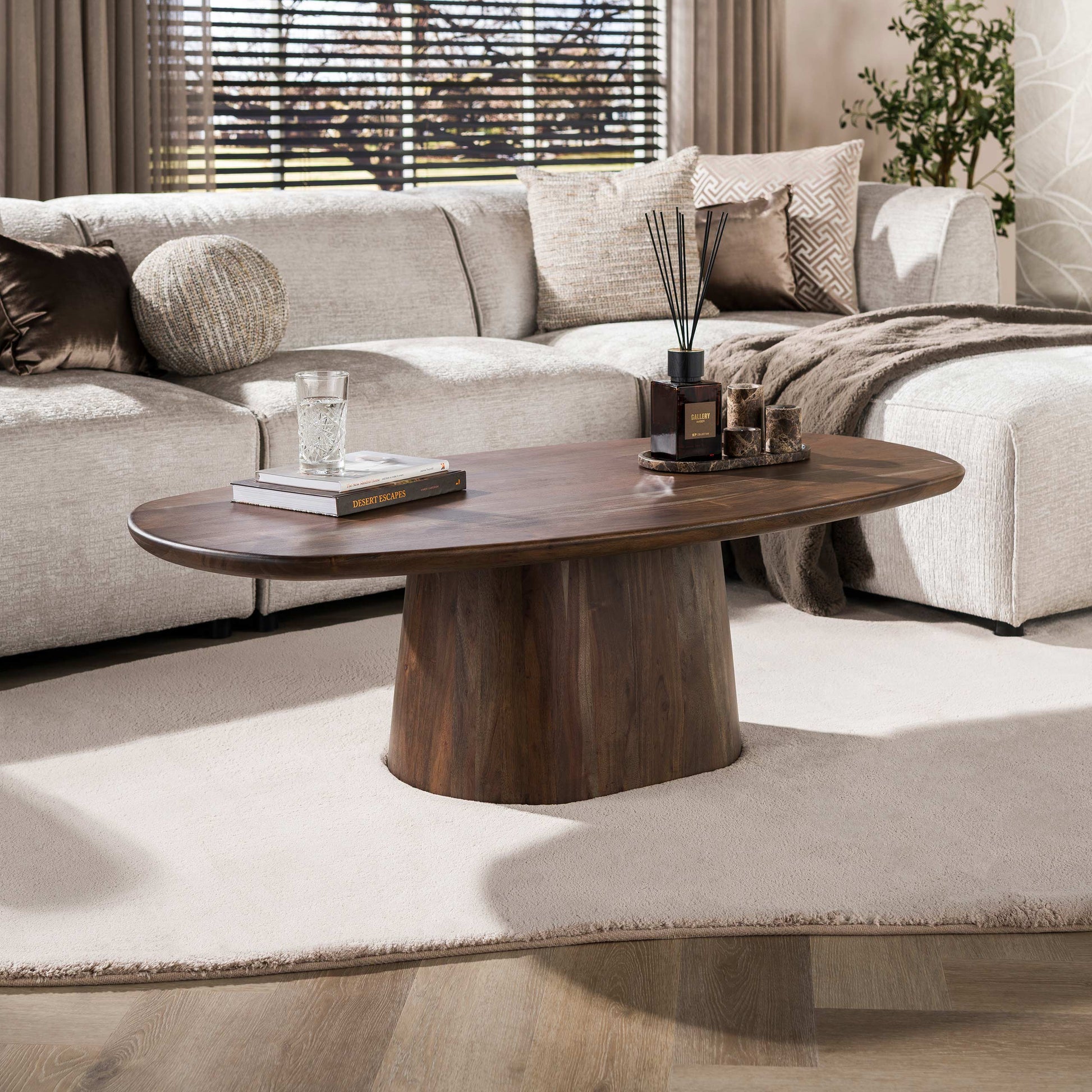 Couchtisch – 135×70×35 cm – Massiv Akazie braun | Modell N0301