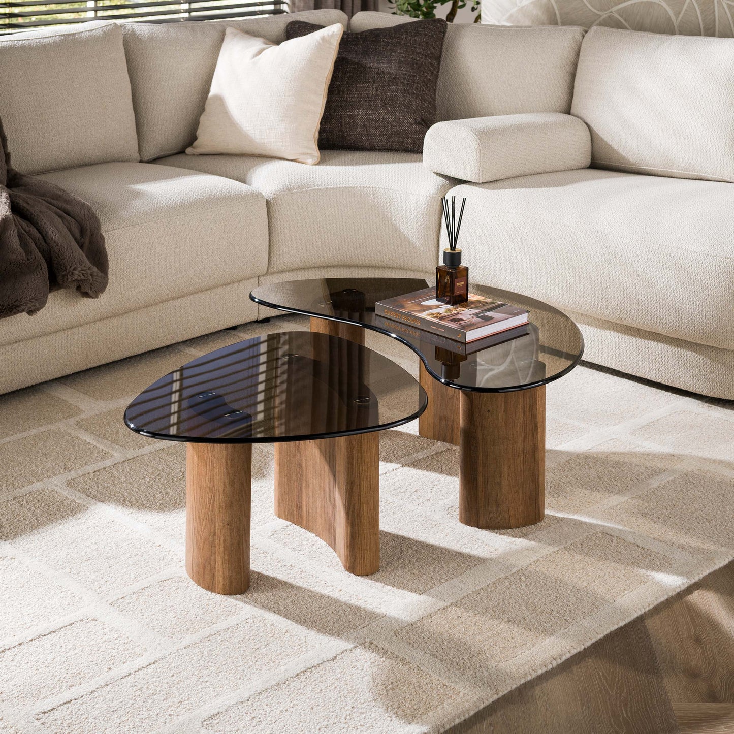 Couchtisch – organisch – 87×53×35 cm – Bronzefarbenes Glas | Modell N0332