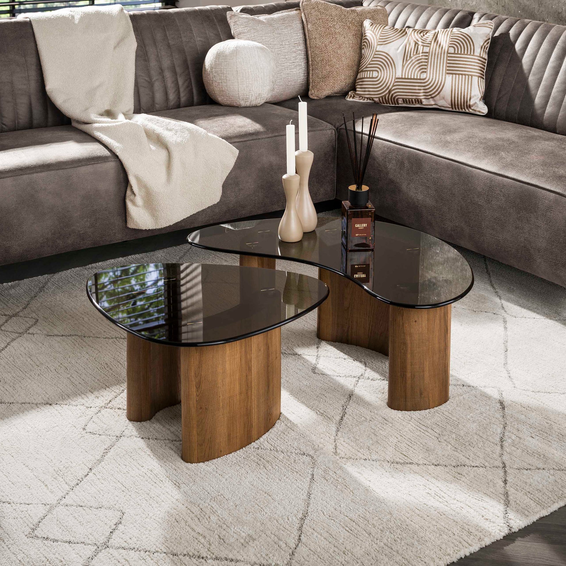 Couchtisch – organisch – 87×53×35 cm – Bronzefarbenes Glas | Modell N0332