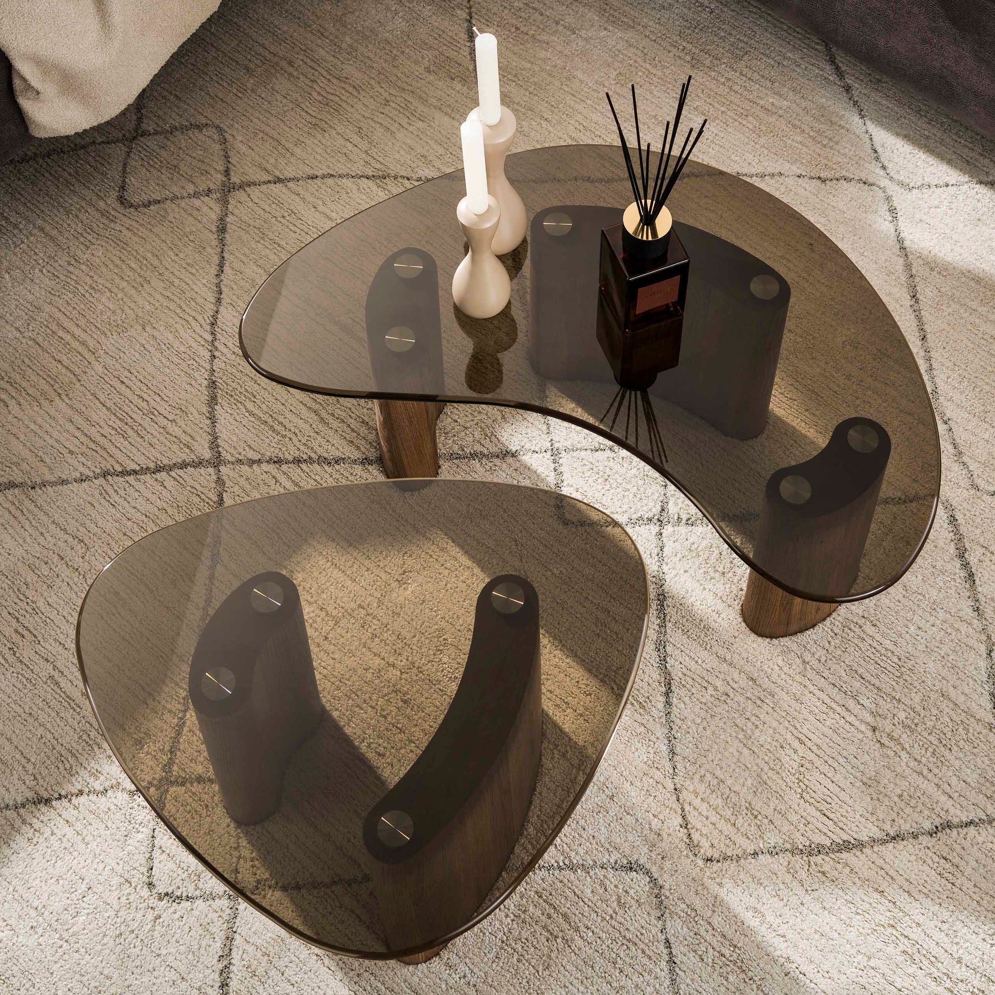 Couchtisch – organisch – 87×53×35 cm – Bronzefarbenes Glas | Modell N0332
