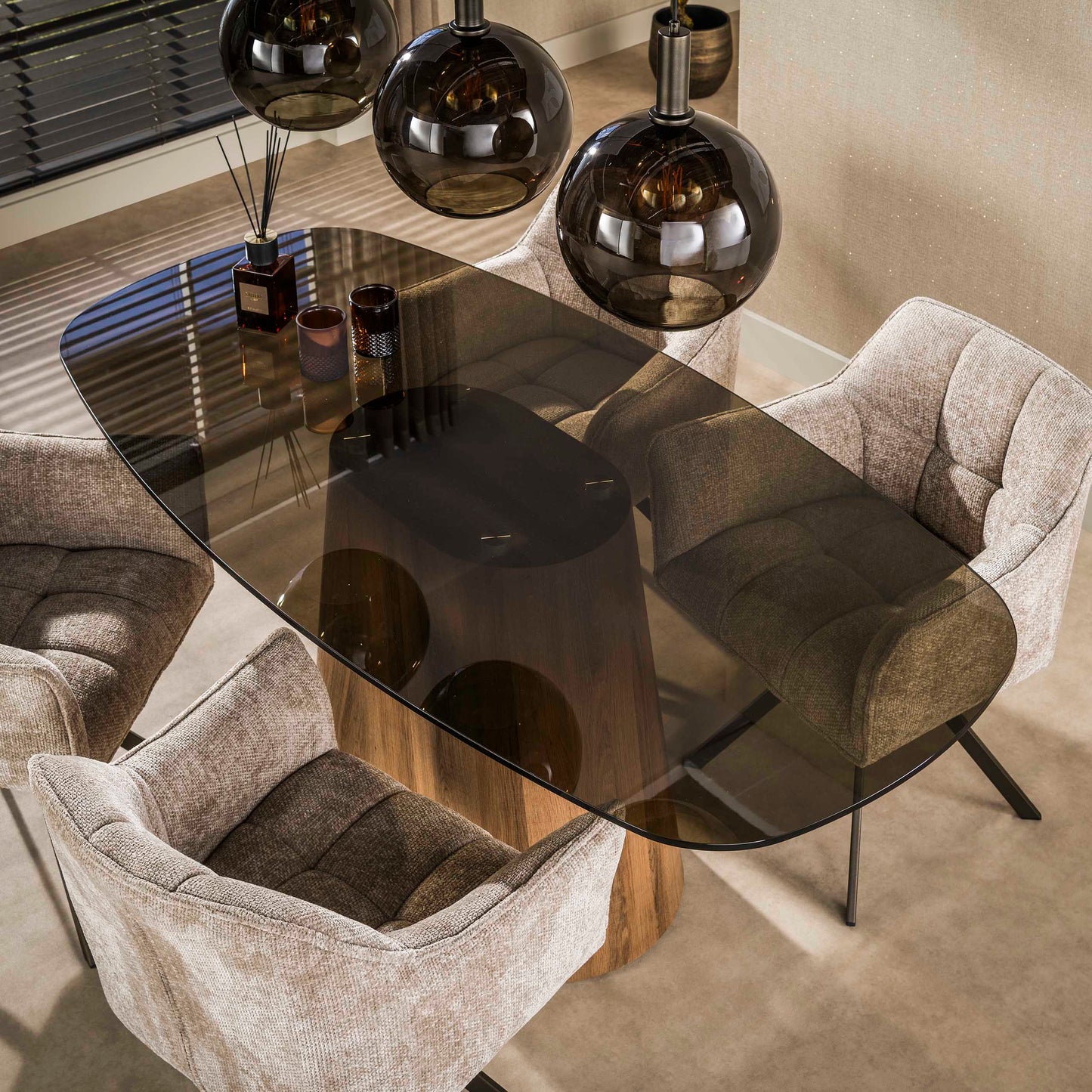Esstisch – dänisch oval oval – 180×90×76 cm – Bronzefarbenes Glas | Modell N0337