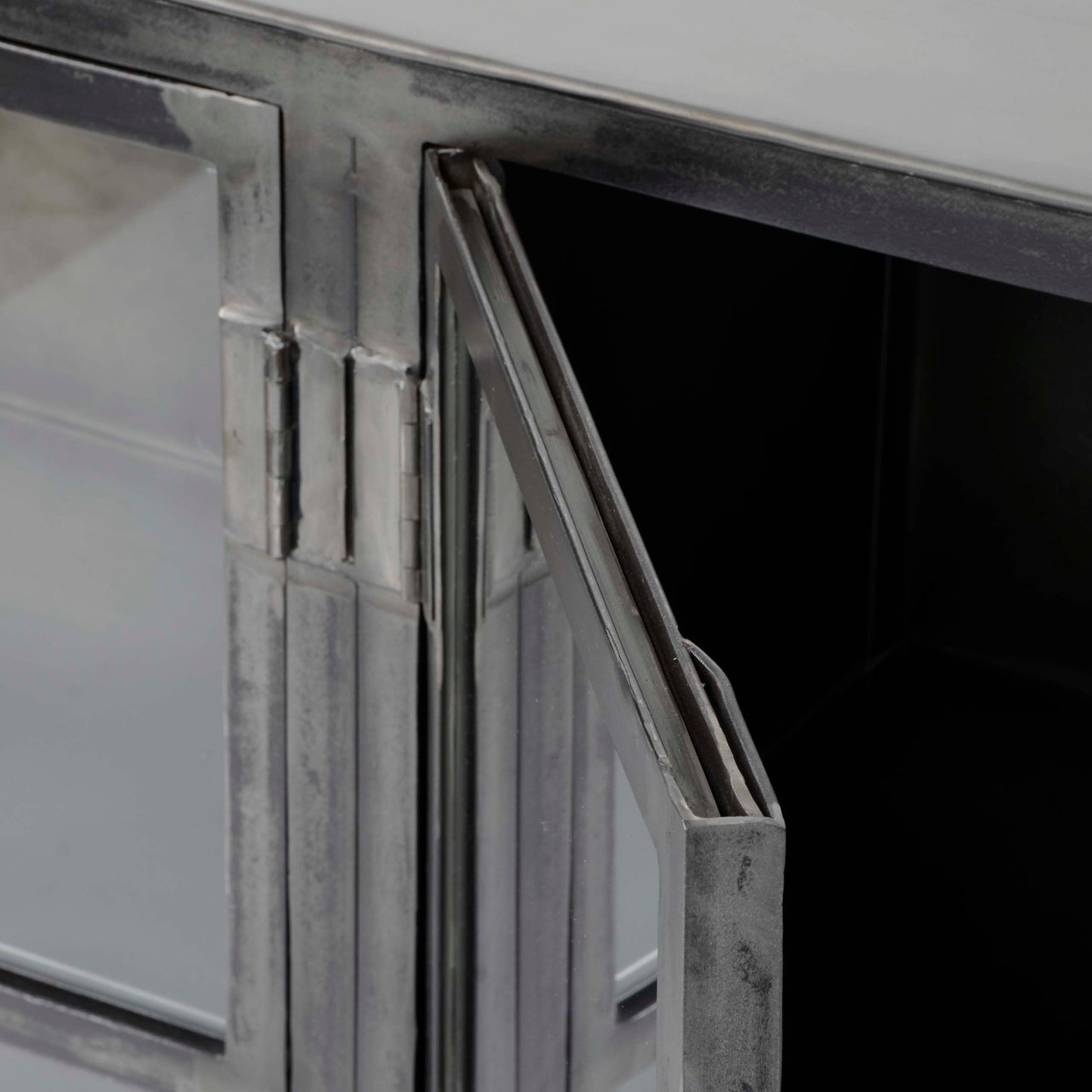 Sideboard – 180×40×92 cm – Gunmetal | Modell N0341