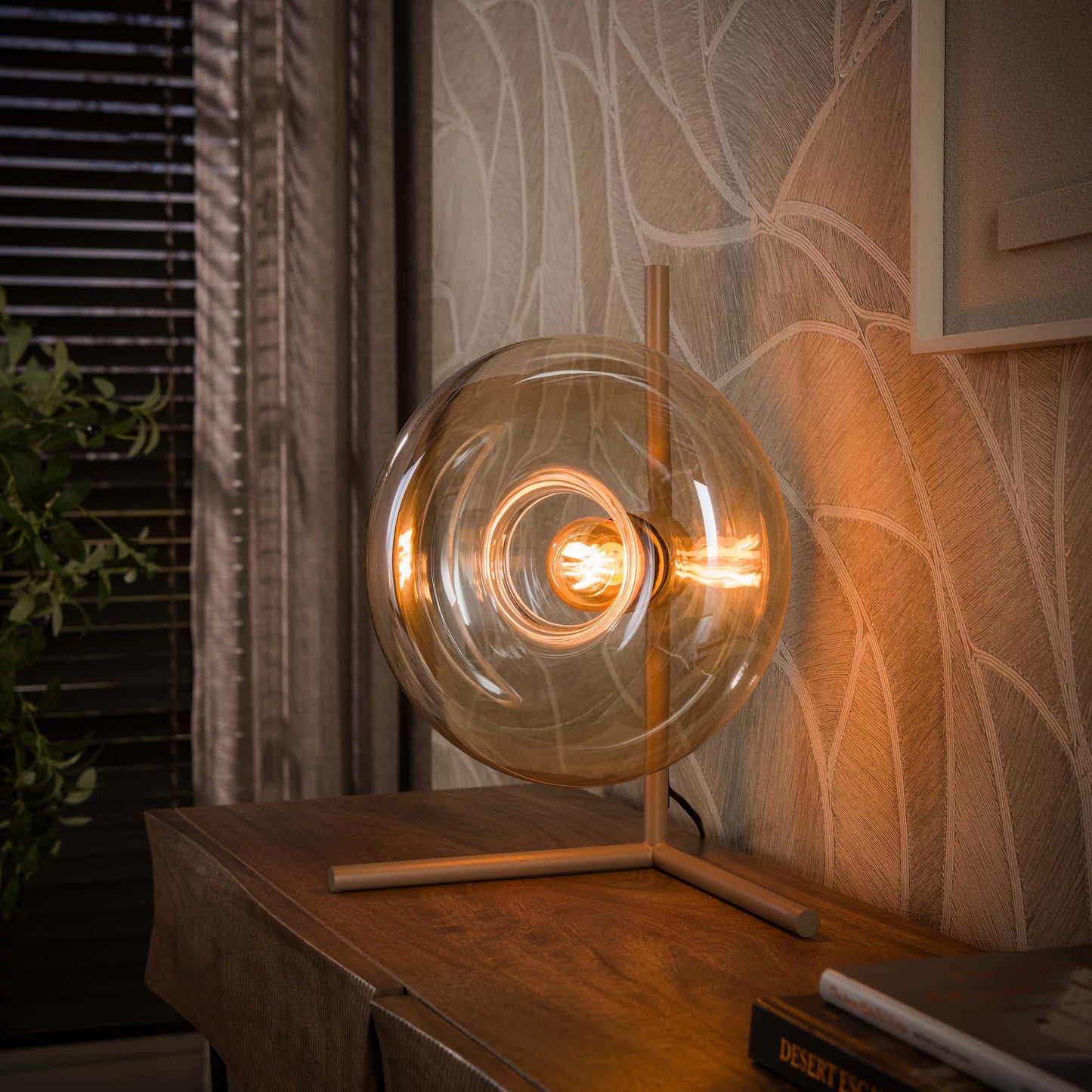 Tischleuchte – 32×20×40 cm – Amberfarbenes Glas | Modell N0345