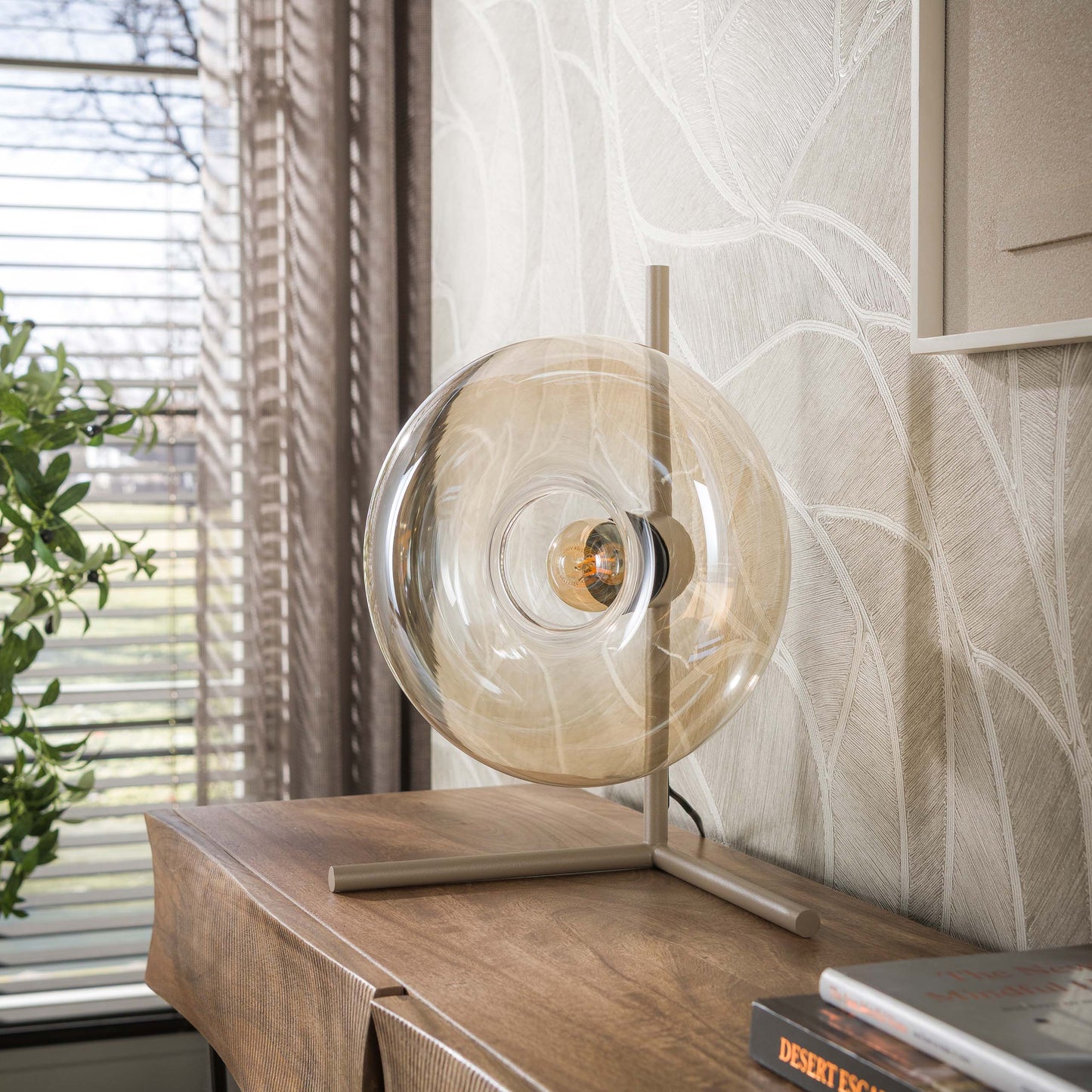 Tischleuchte – 32×20×40 cm – Amberfarbenes Glas | Modell N0345