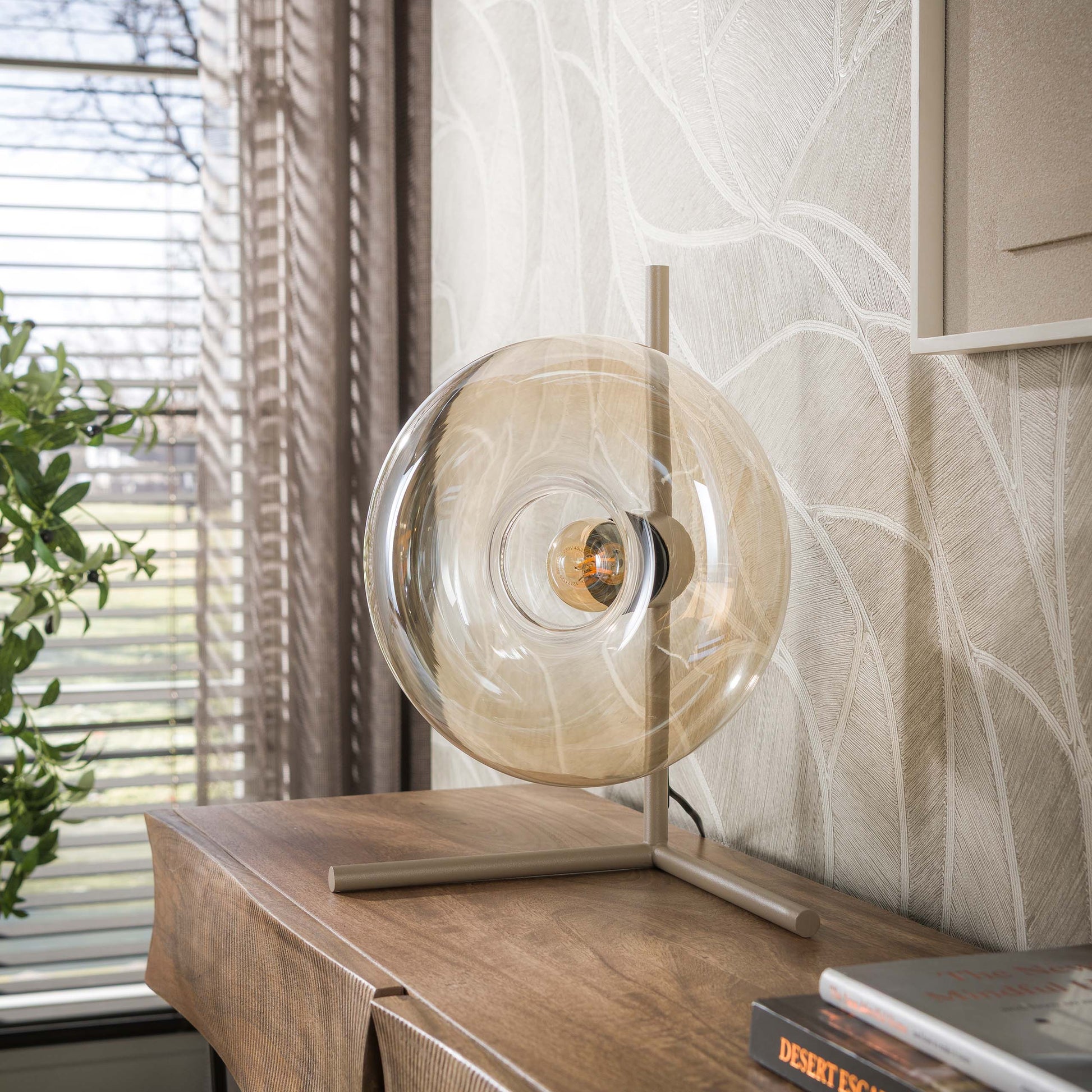 Tischleuchte – 32×20×40 cm – Amberfarbenes Glas | Modell N0345