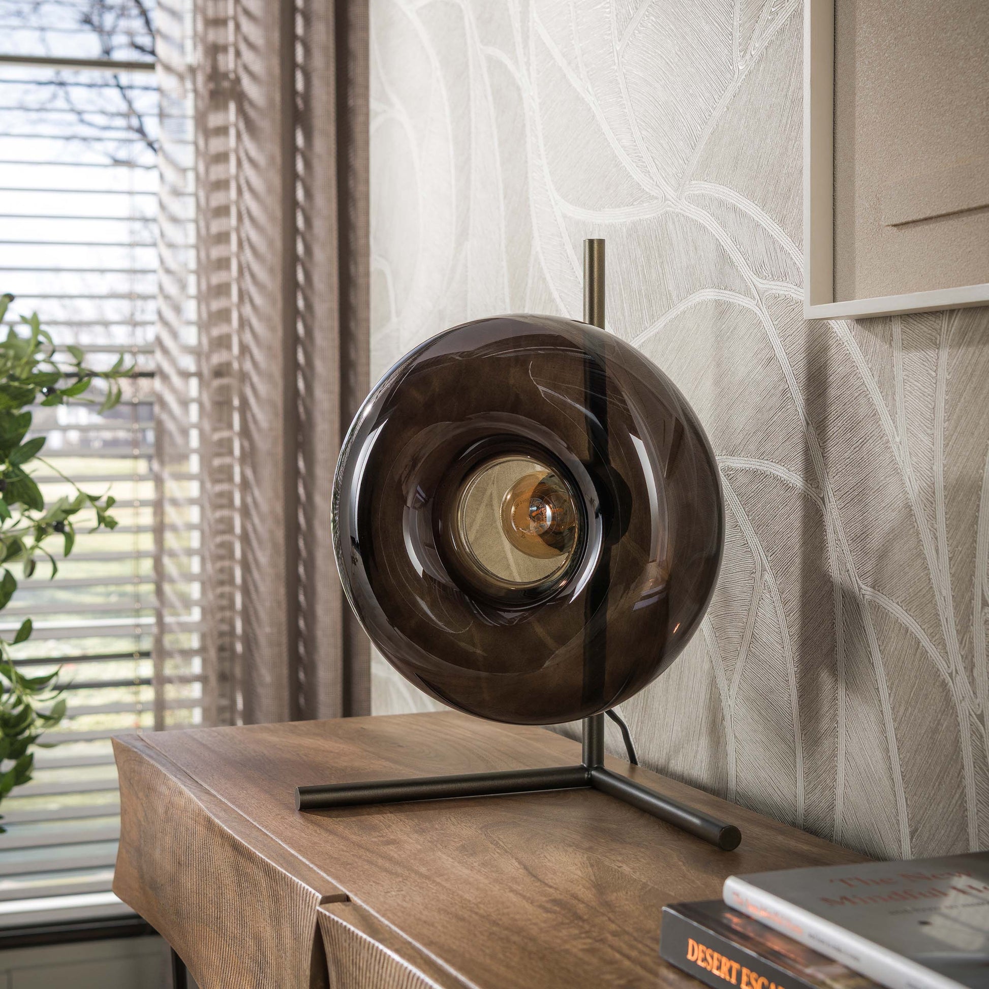 Tischleuchte – 32×20×40 cm – Amberfarbenes Glas | Modell N0345