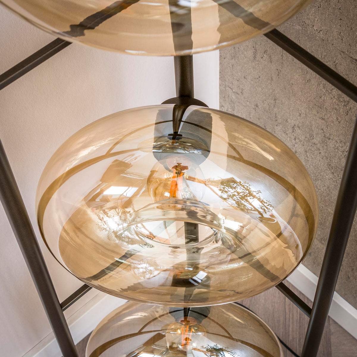 Stehleuchte – 33×20×168 cm – Amberfarbenes Glas | Modell N0346