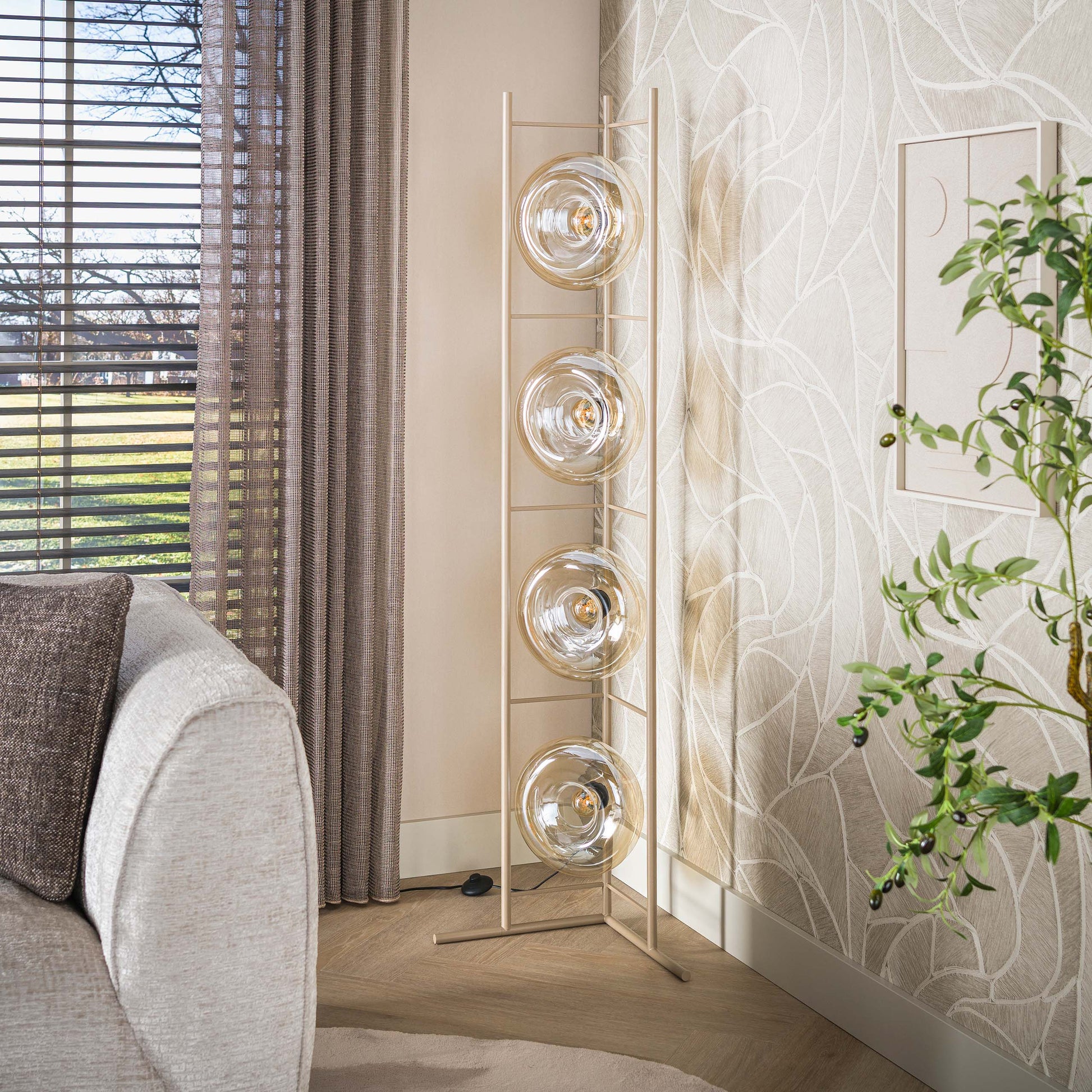 Stehleuchte – 33×20×168 cm – Amberfarbenes Glas | Modell N0346