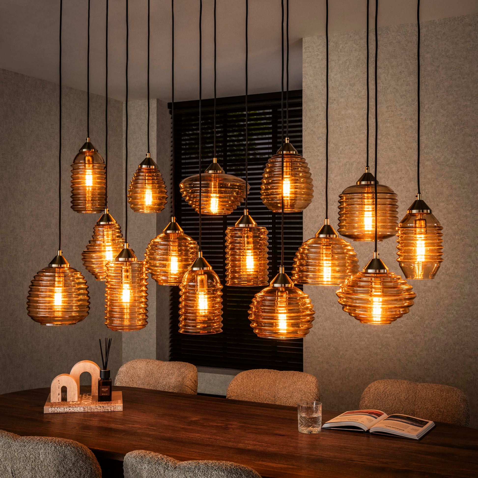Pendelleuchte – 155×60×150 cm – Amberfarbenes Glas | Modell N0374