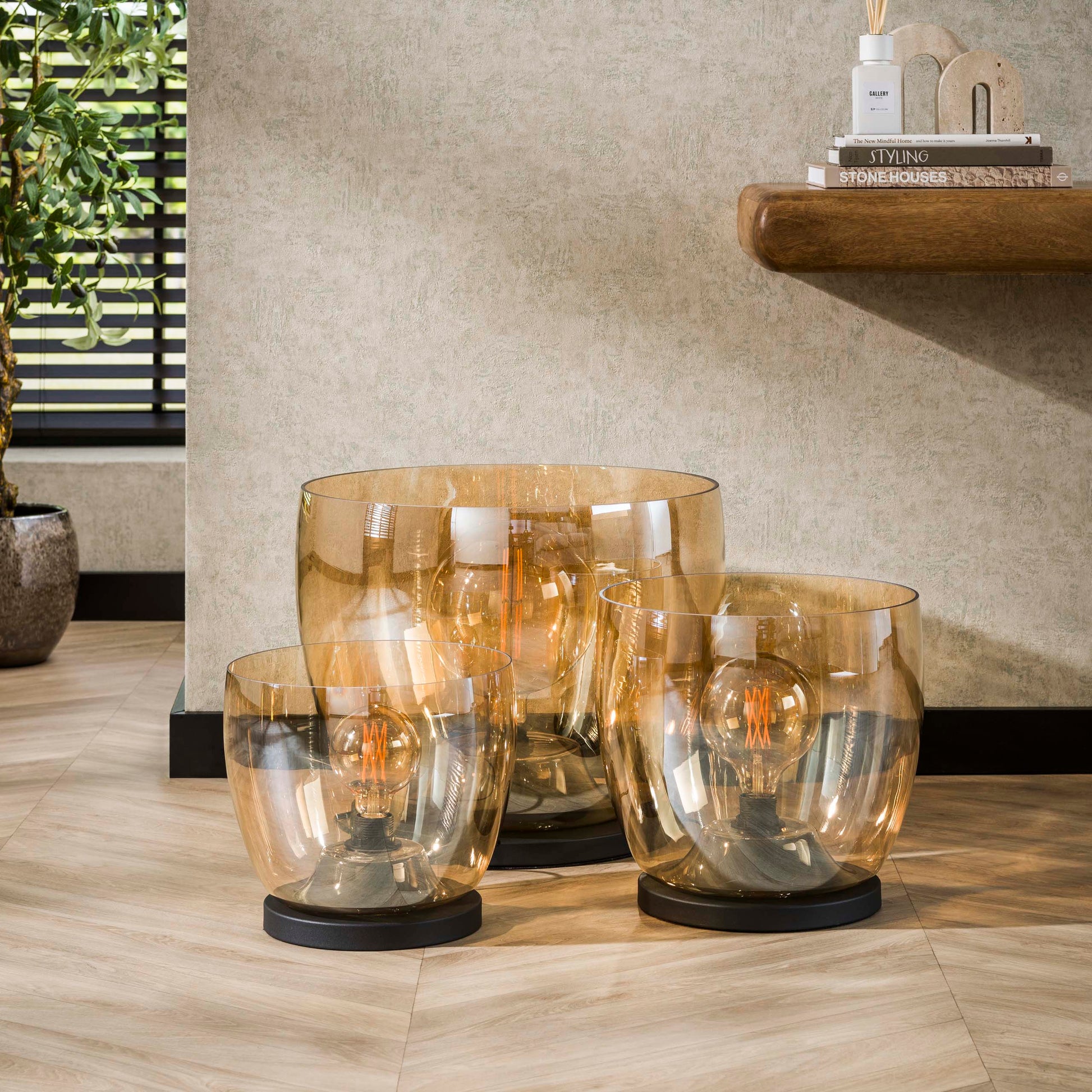 Stehleuchte – 33×33×32 cm – Amberfarbenes Glas | Modell N0491