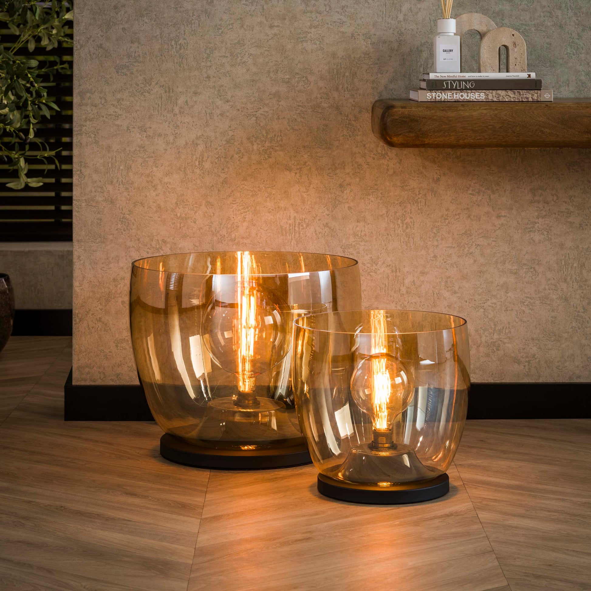 Stehleuchte – 33×33×32 cm – Amberfarbenes Glas | Modell N0491