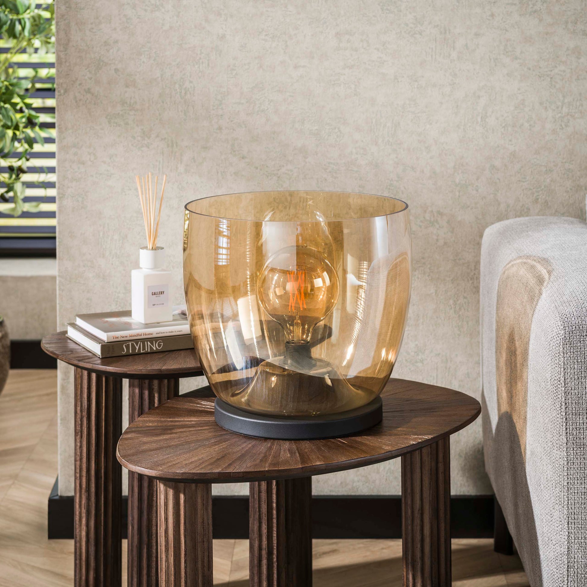 Stehleuchte – 33×33×32 cm – Amberfarbenes Glas | Modell N0491